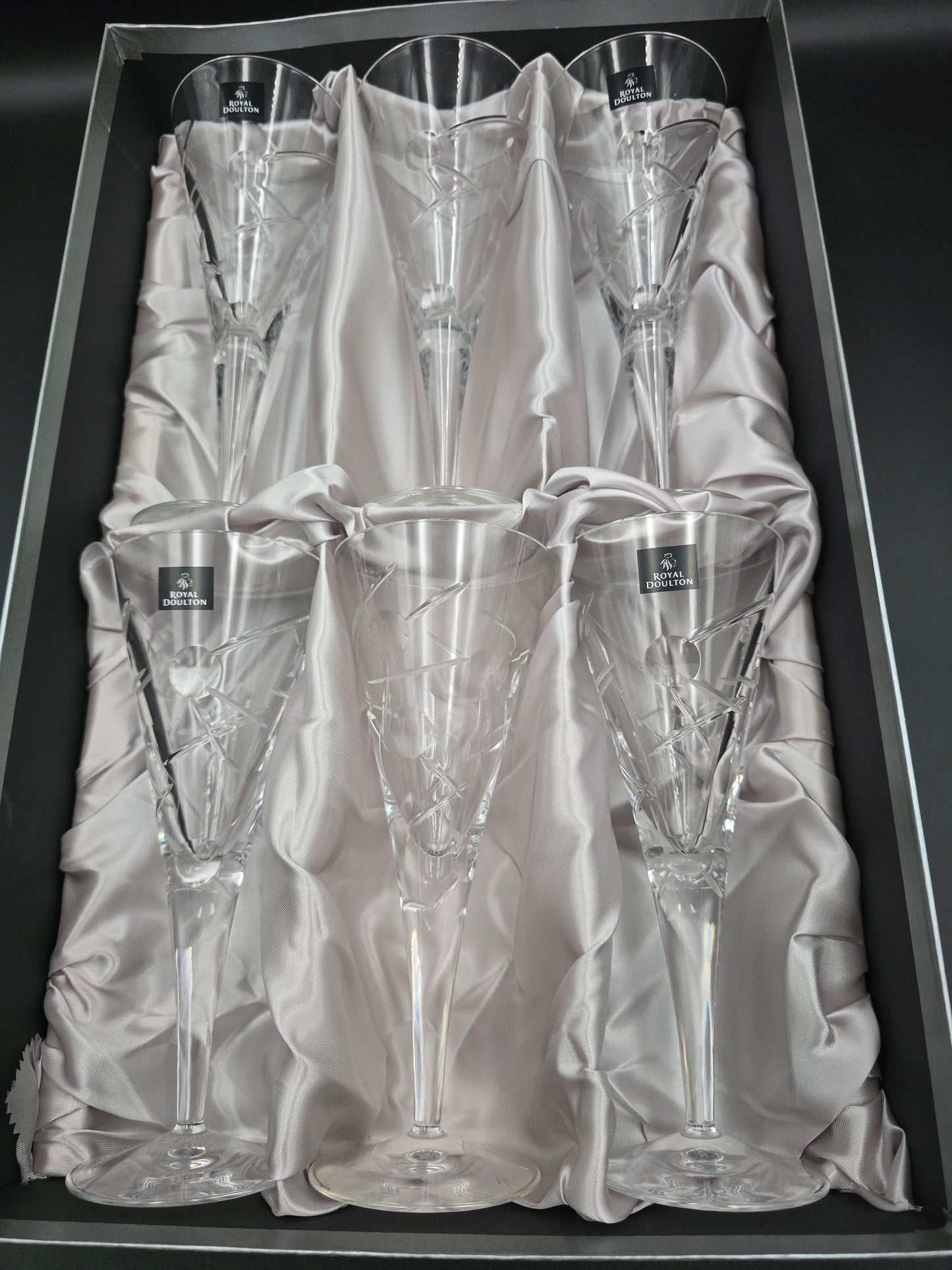 Set of 6 Royal Doulton Lunar Pattern Crystal wine glasses 220ml. Boxed.
