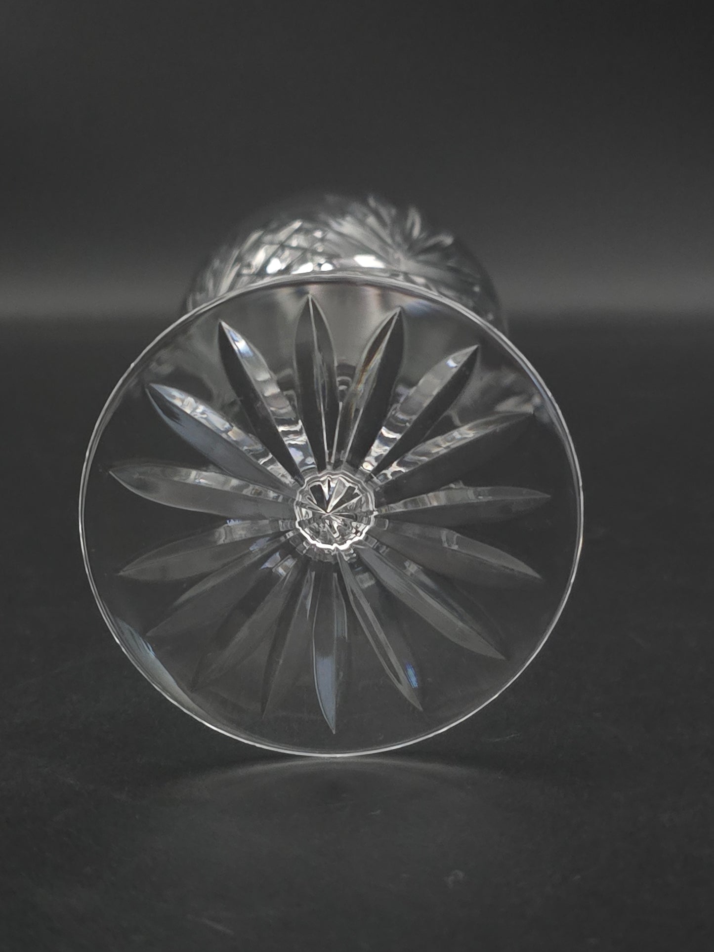Set of 4 Edinburgh Crystal Stirling Pattern Crystal wine glasses. 200ml. 15.5cm tall.