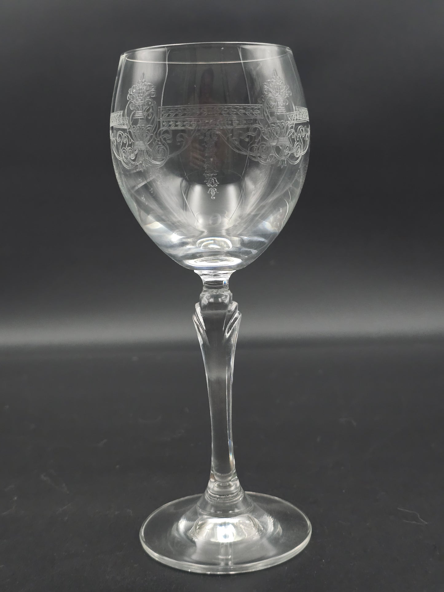 Set of 4 Vintage etched Durand Dampierre Crystal Wine Glasses. 200ml. 18.5cm tall
