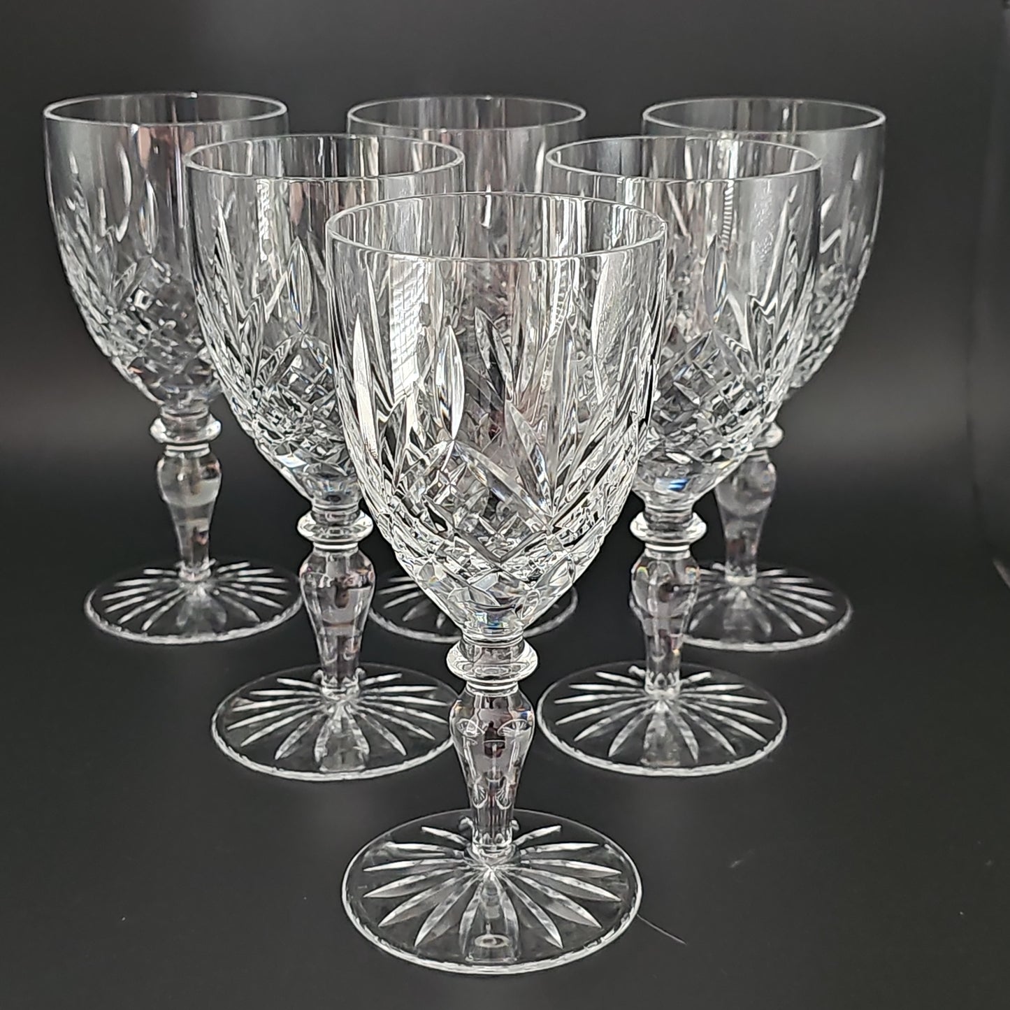 Beautiful set of 6 Medium Size wine glasses. 225ml