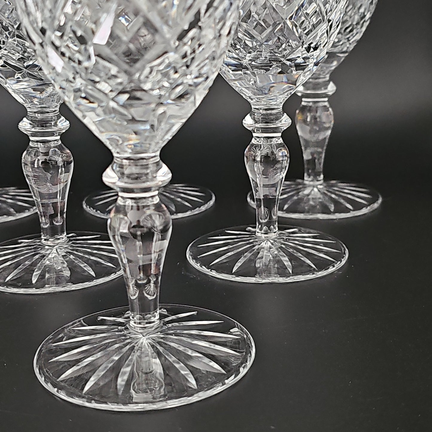 Beautiful set of 6 Medium Size wine glasses. 225ml