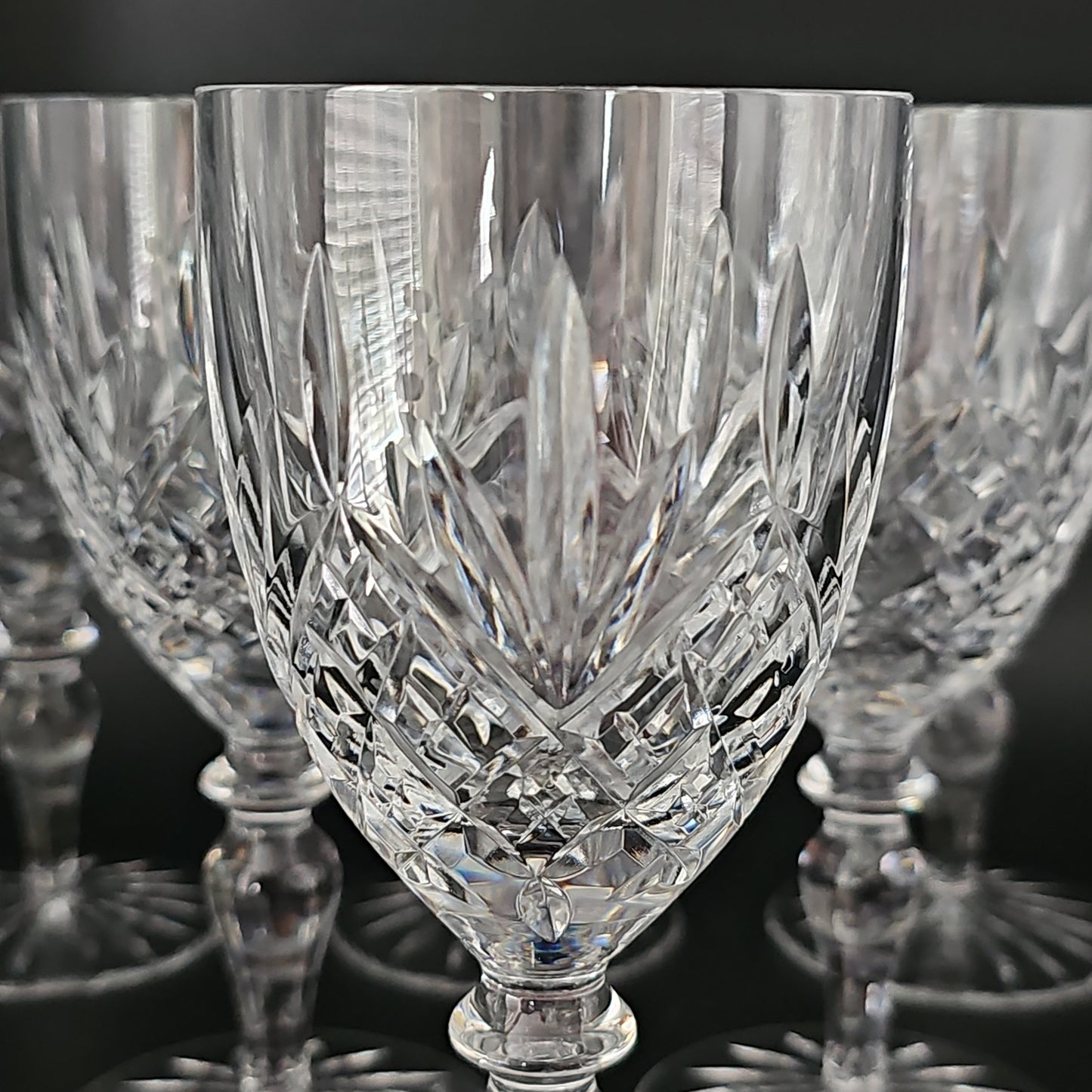 Beautiful set of 6 Medium Size wine glasses. 225ml