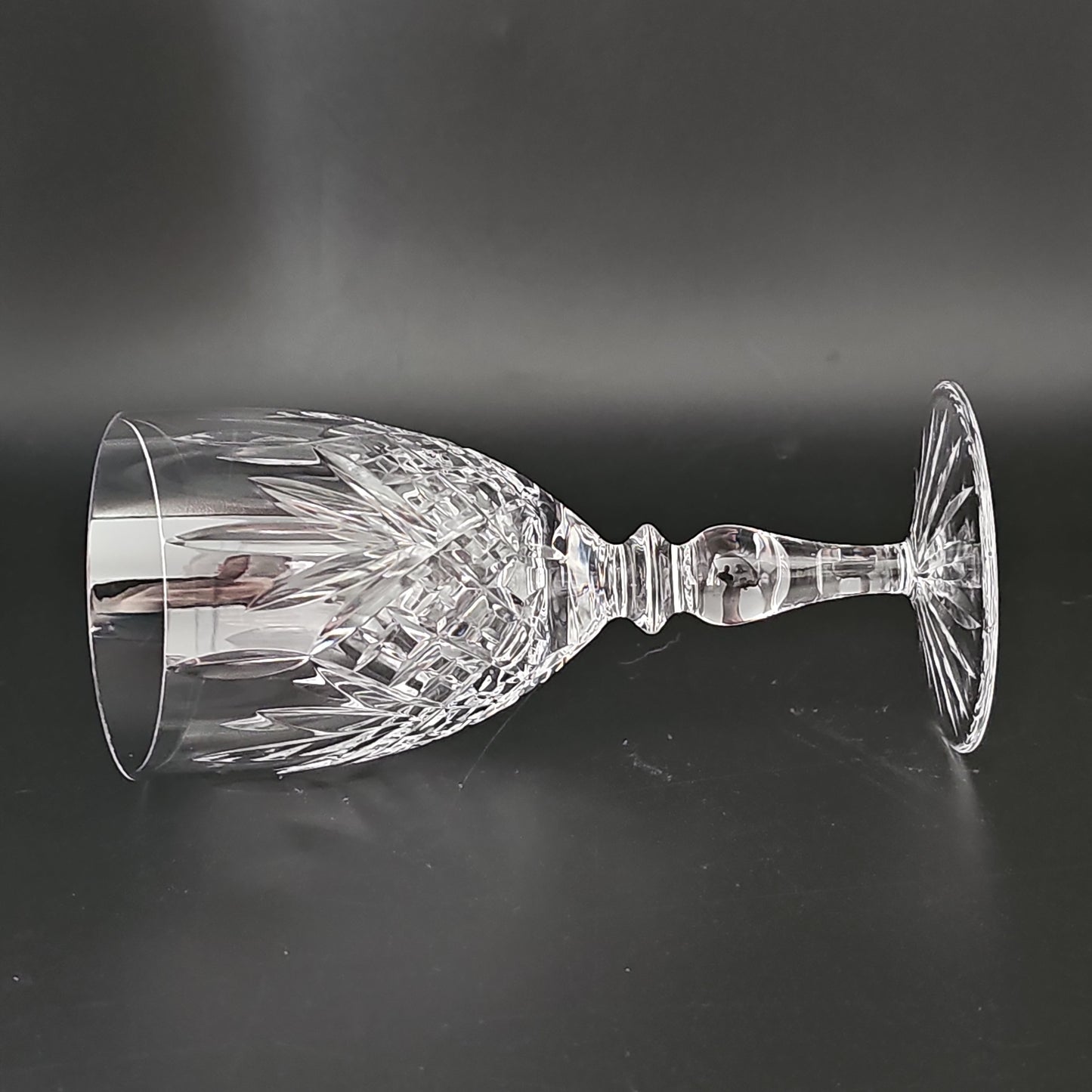 Beautiful set of 6 Medium Size wine glasses. 225ml