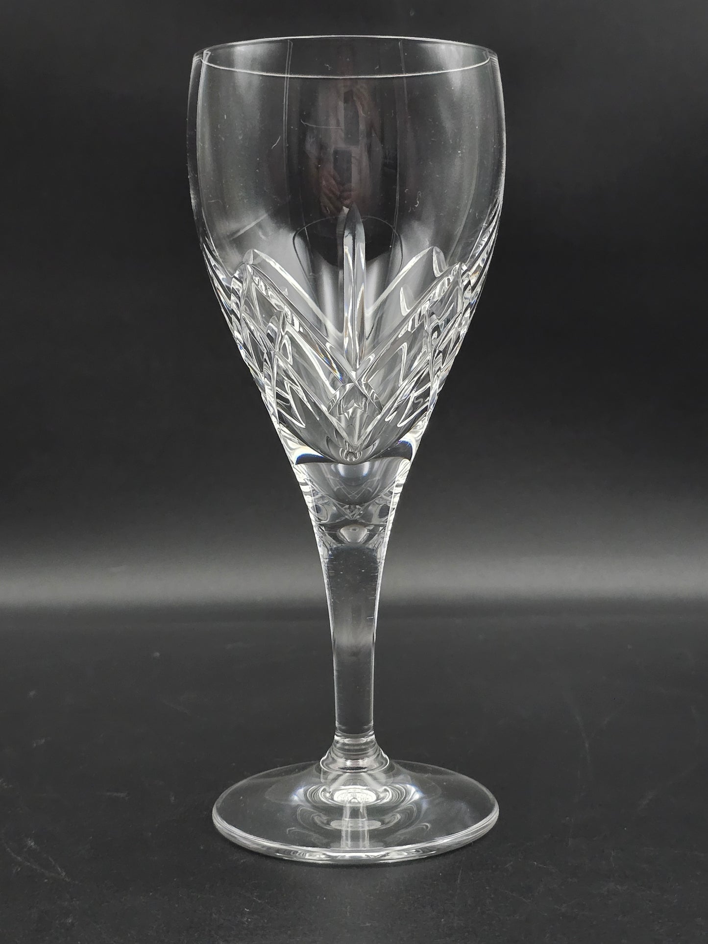 Set of 6 Edinburgh Crystal Broughton Pattern large wine glasses 260ml. 19cm tall.