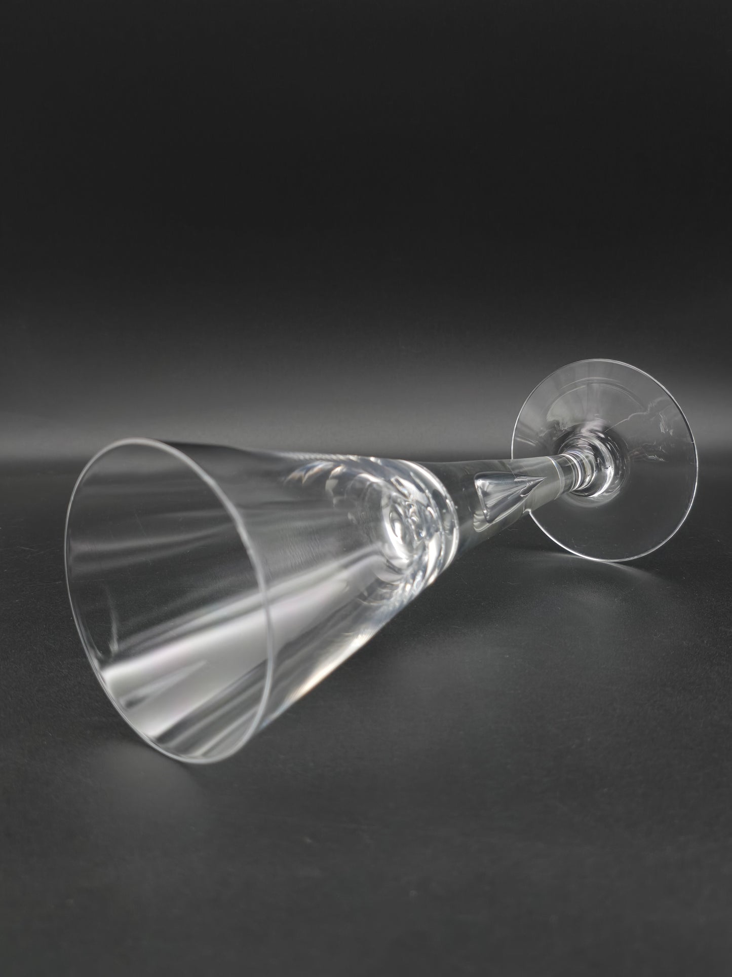 Set of Four Dartington Sharon Pattern Wine Glasses – Frank Thrower Design – 275ml – 22cm Tall – Vintage English Crystal