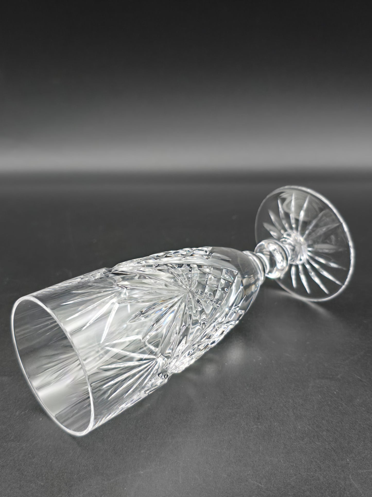 Set of 6 small Crystal Champagne Flutes – Knopped Stem and star cut base– 14.5cm Tall – Vintage British Glassware – Immaculate Condition. 135ml