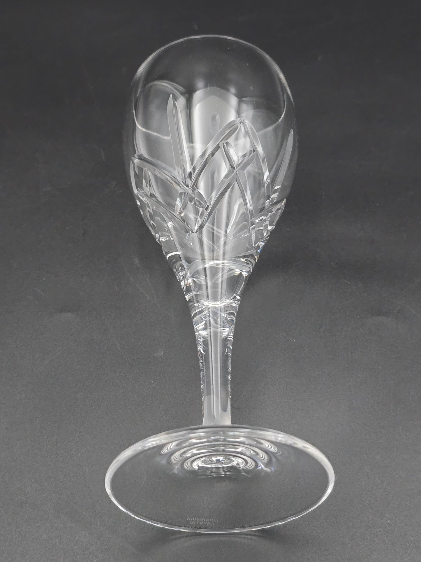 Set of 6 Edinburgh Crystal Broughton Pattern large wine glasses 260ml. 19cm tall.