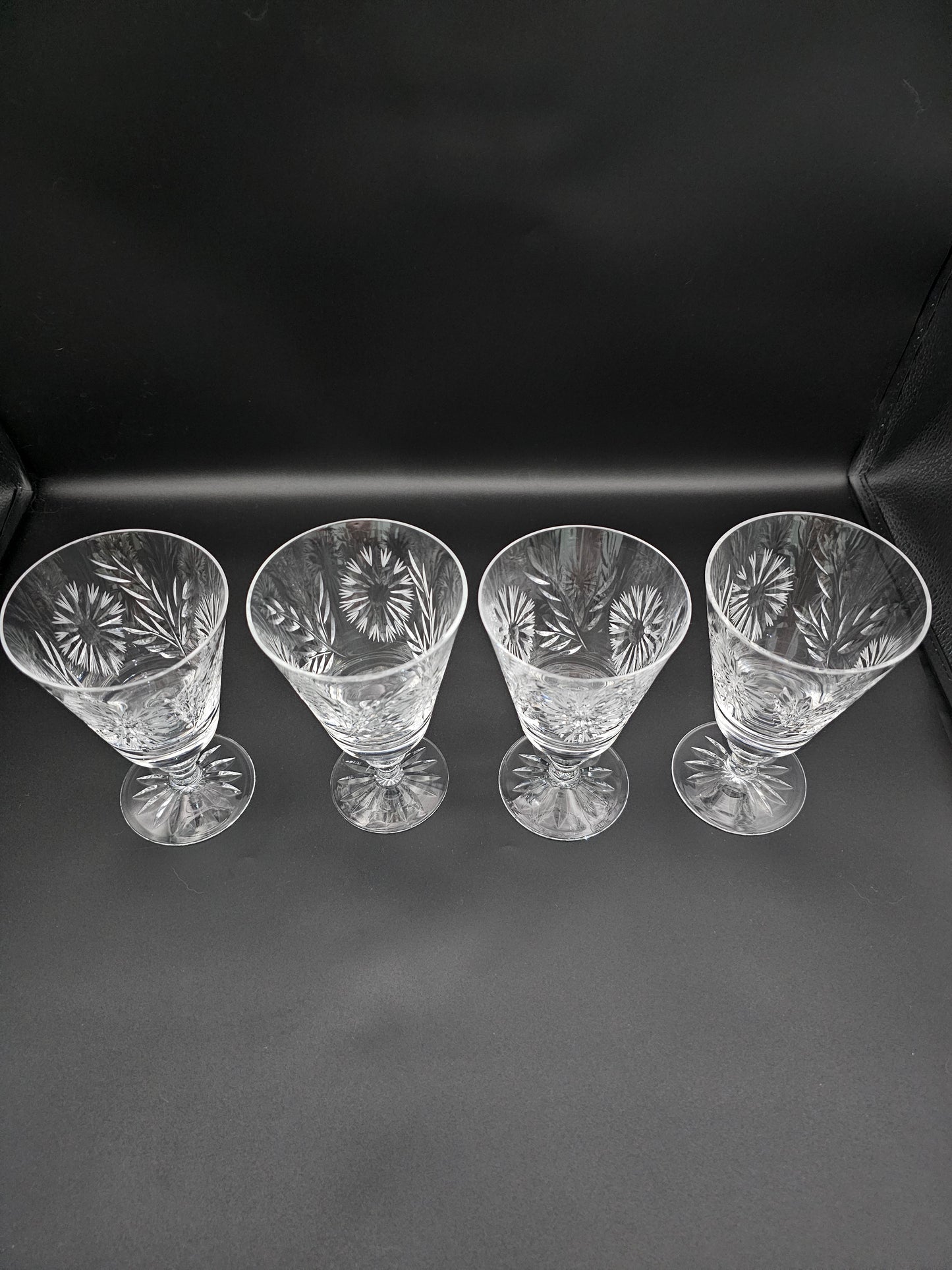 Beautiful set of 4 Water Goblets or Wine glasses 225ml 7.5oz