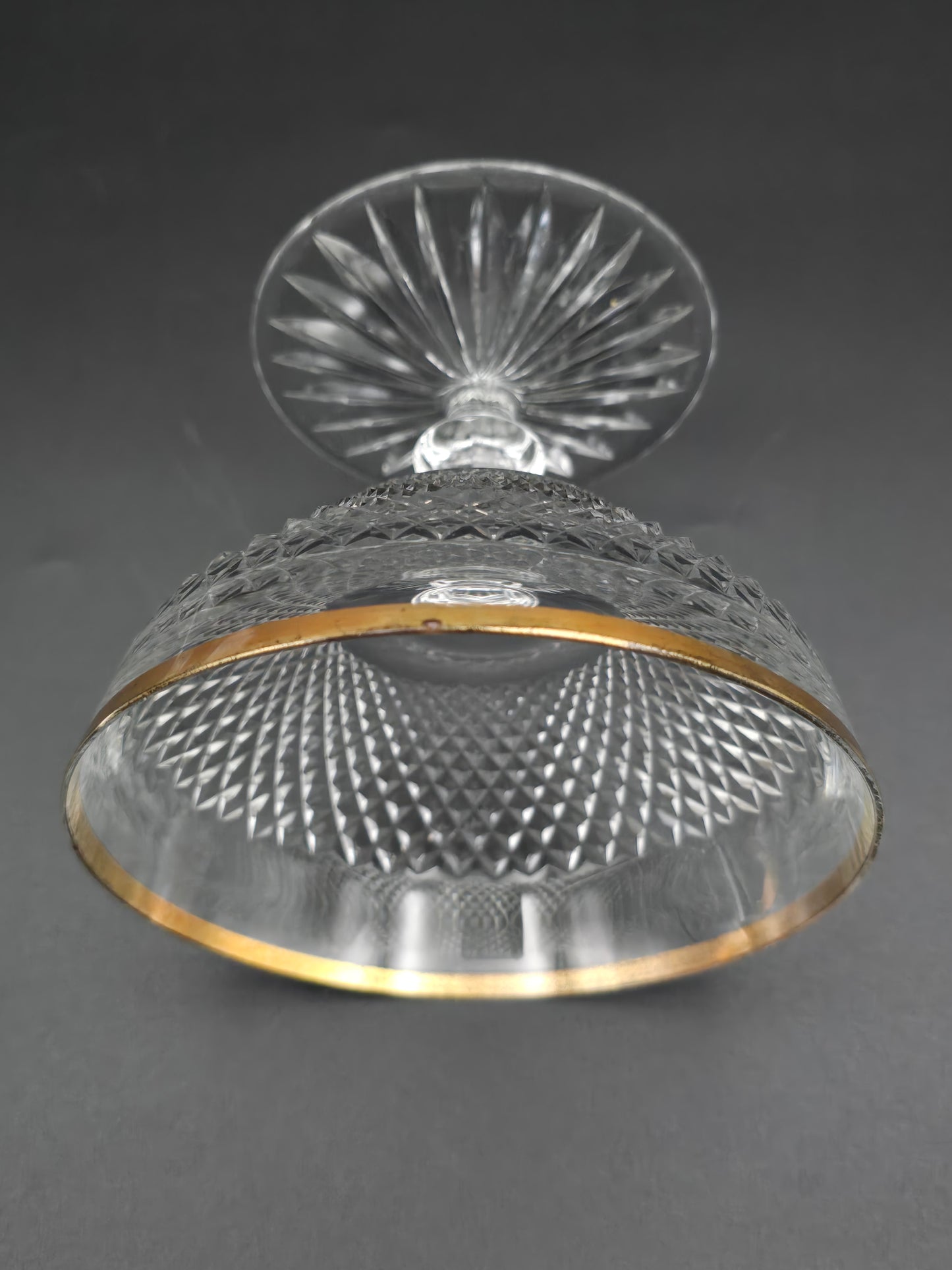 Set of 4 Beautiful Crystal Champagne coupes or dessert / starter dishes with Gold banding. 350ml. 10cm tall.