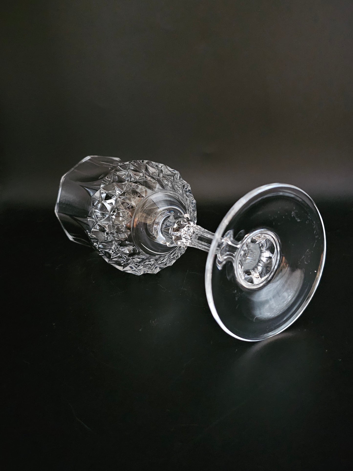 Set of 6.(Plus 1 free!) Tall, Large Crystal Wine Glasses. 18cm tall. 250ml.