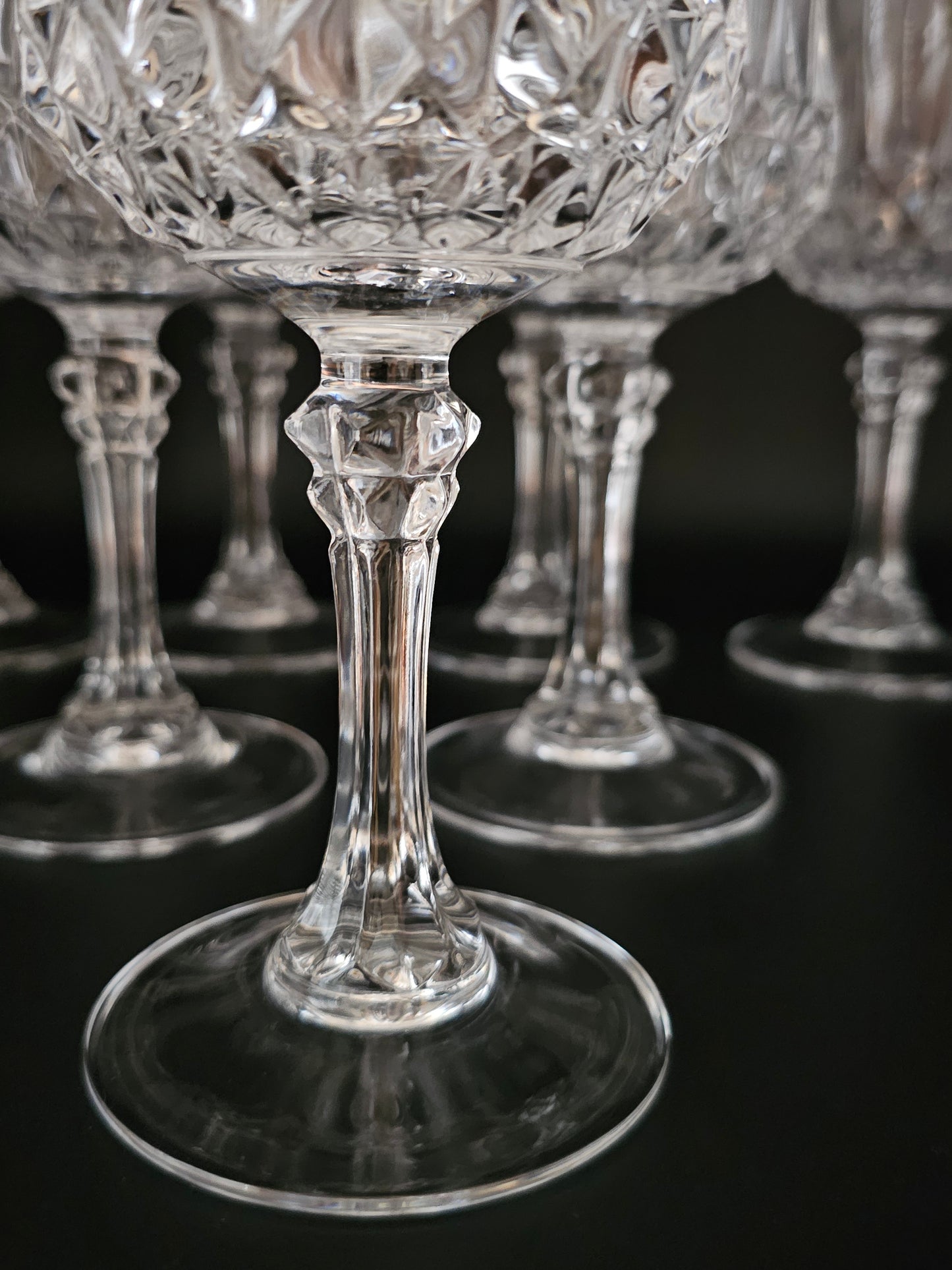 Set of 6.(Plus 1 free!) Tall, Large Crystal Wine Glasses. 18cm tall. 250ml.