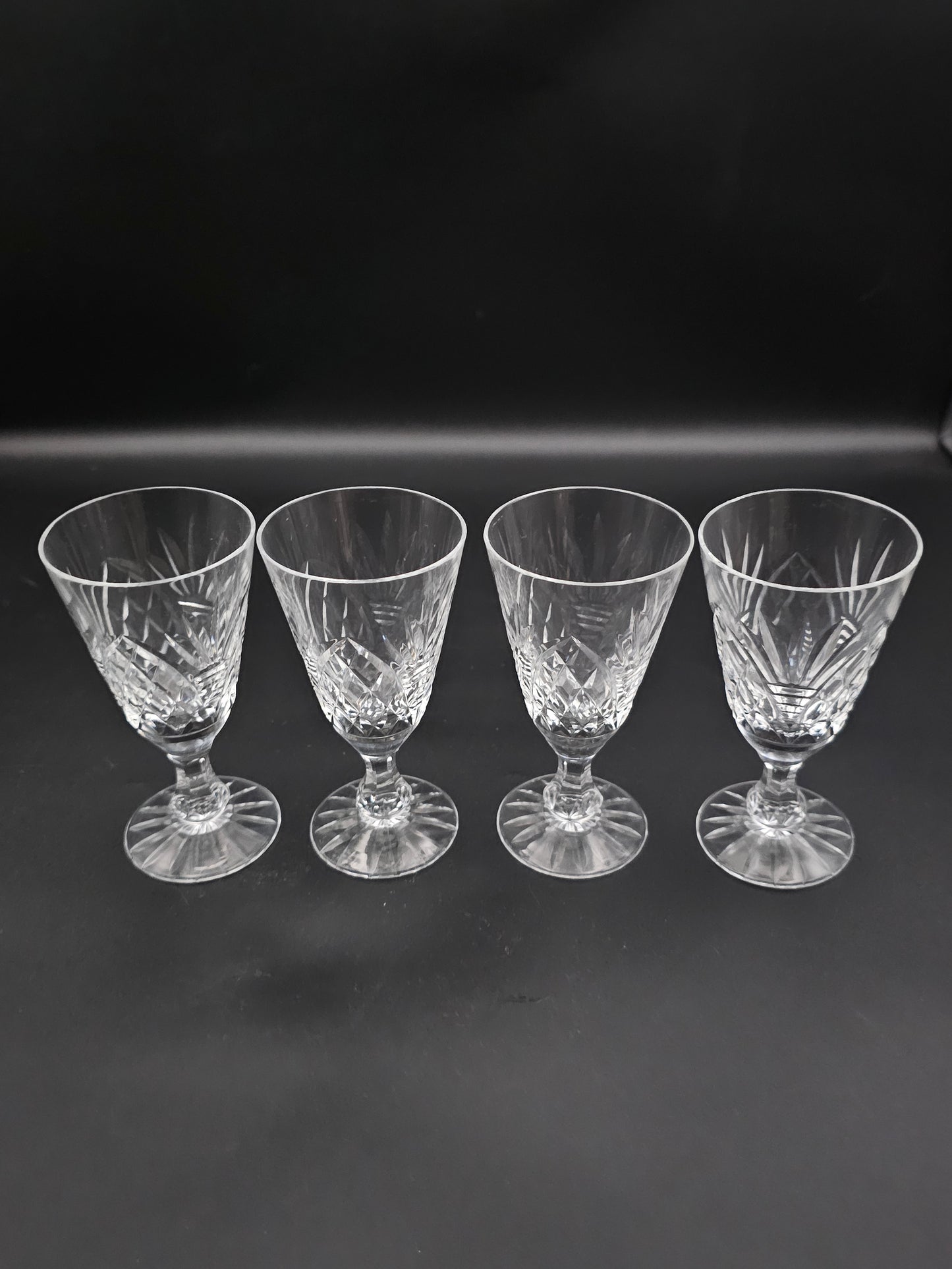 Stunning Set of 4 Crystal liqueur glasses 80ml