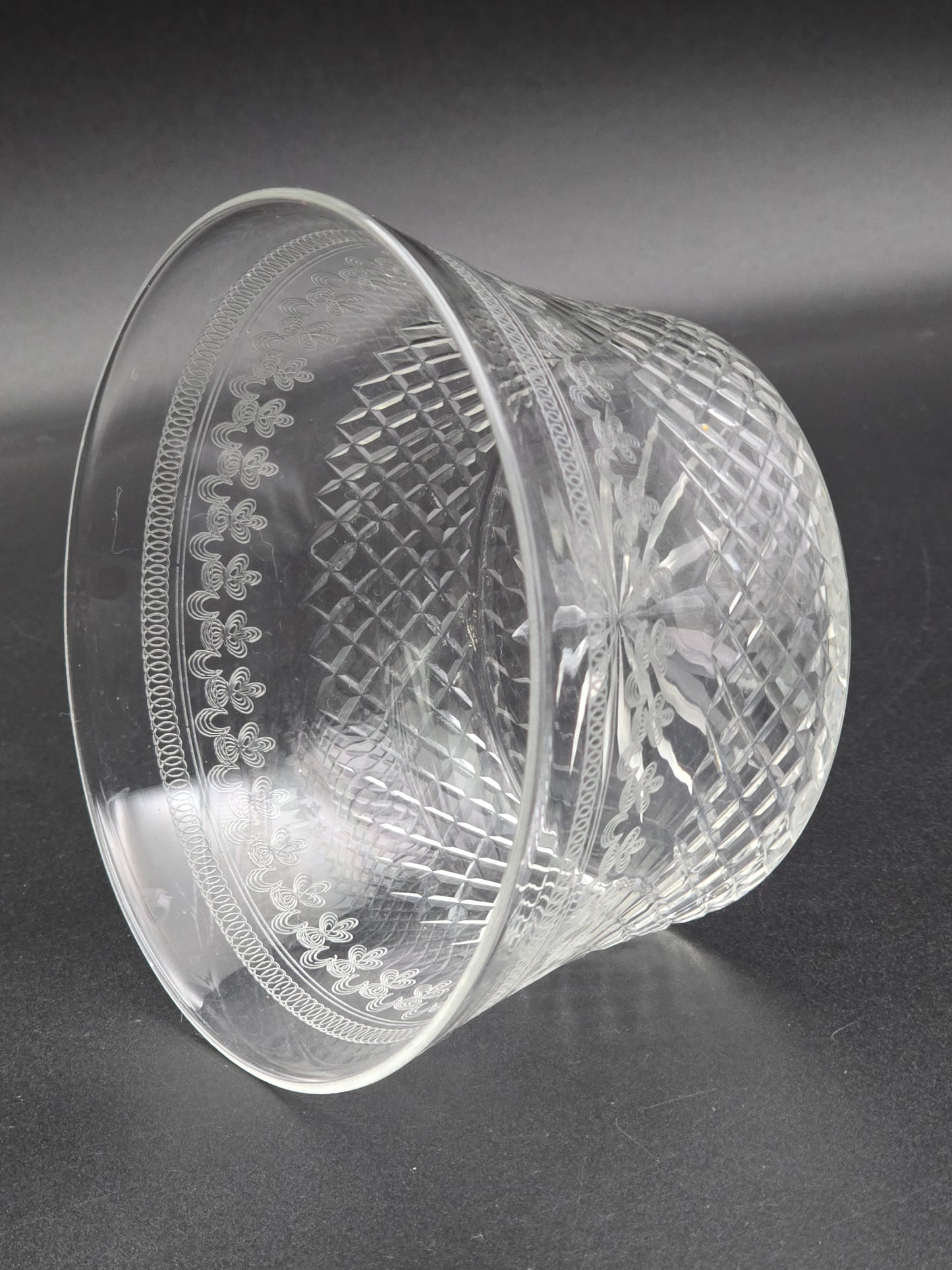 Set of 6 Lady Hamilton Pall Mall Crystal Bowls. 11.5cm wide.