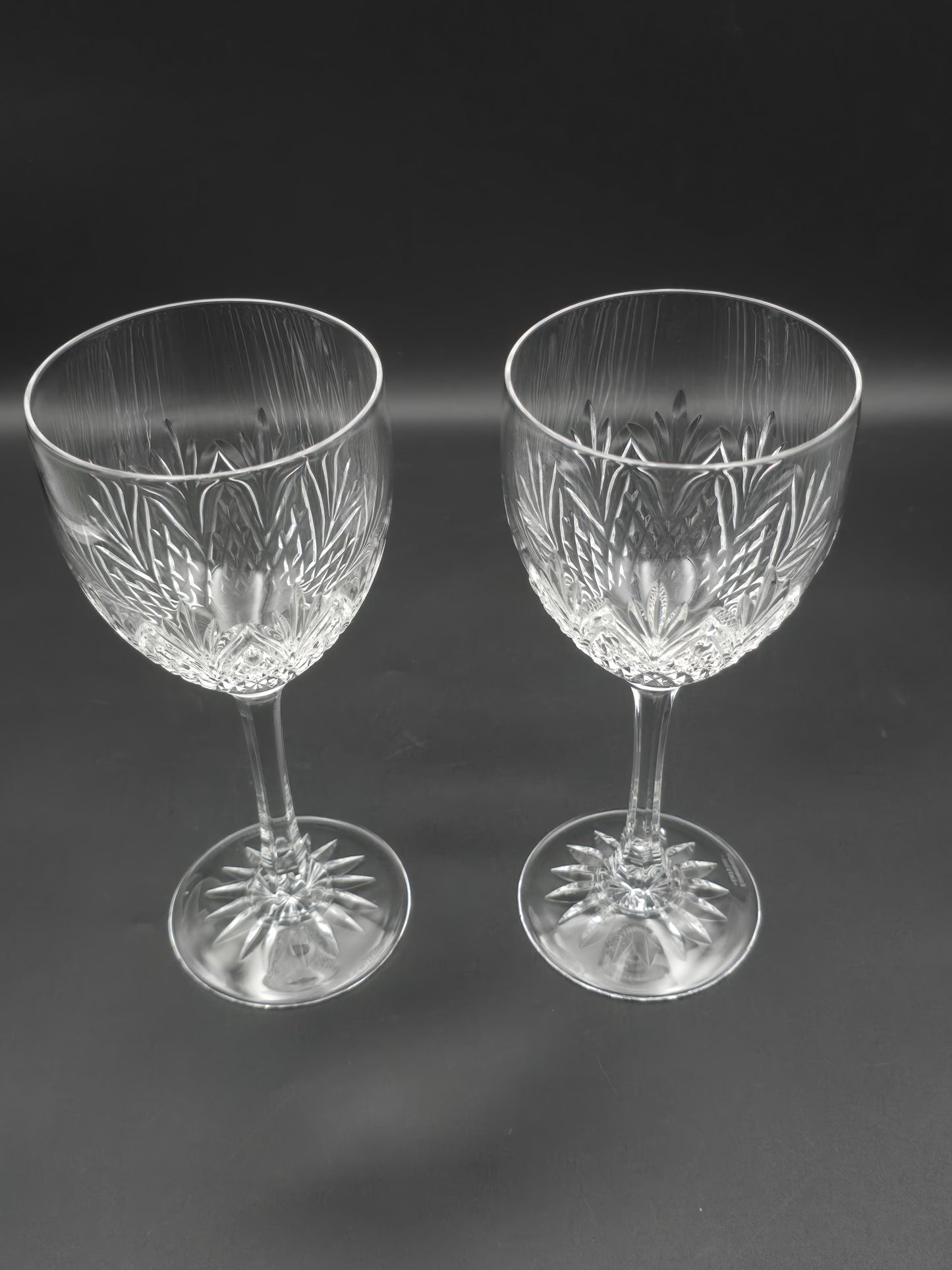 Pair of large Edinburgh Crystal Tweed Pattern wine glasses. 275ml boxed.