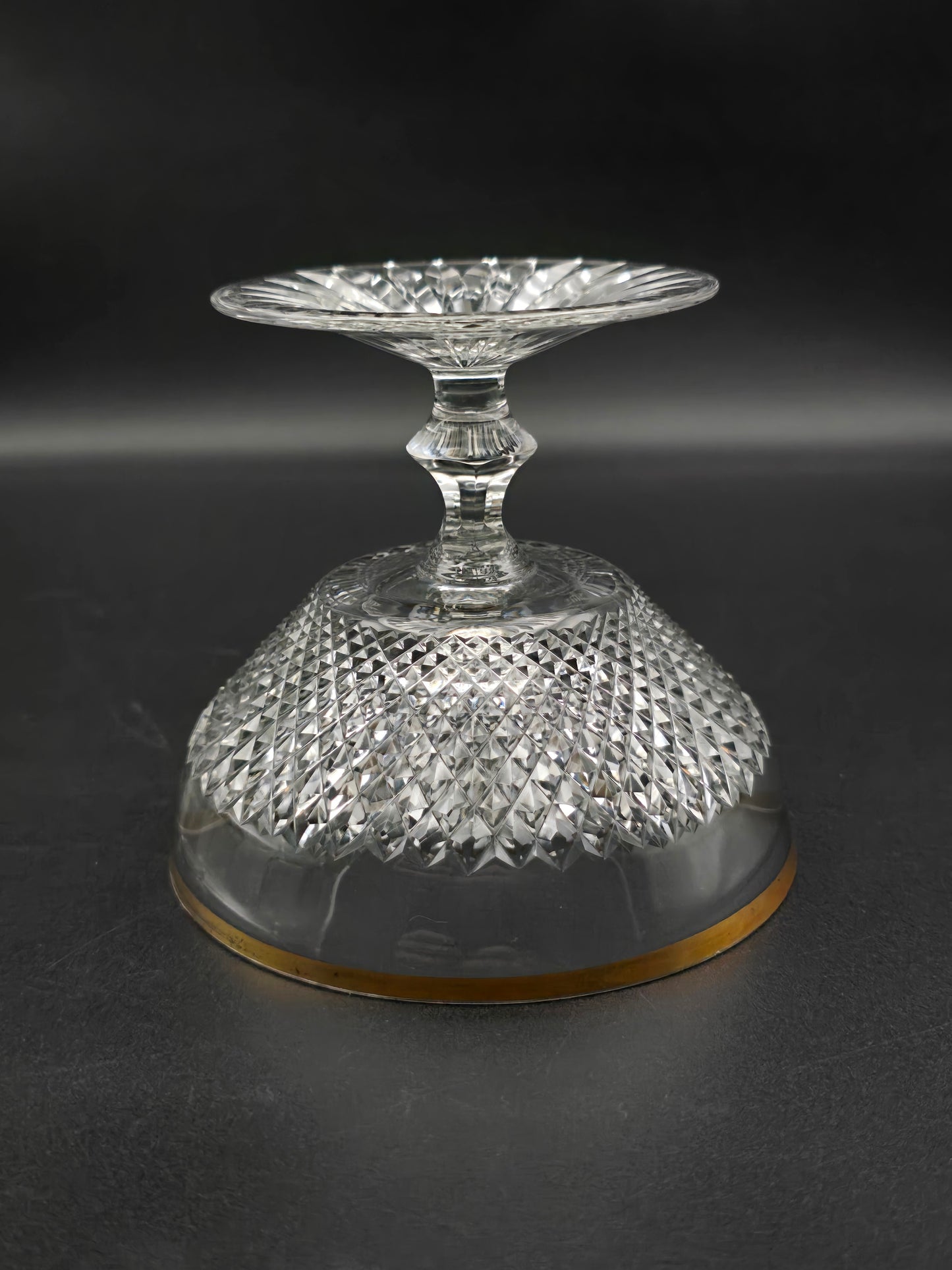 Set of 4 Beautiful Crystal Champagne coupes or dessert / starter dishes with Gold banding. 350ml. 10cm tall.