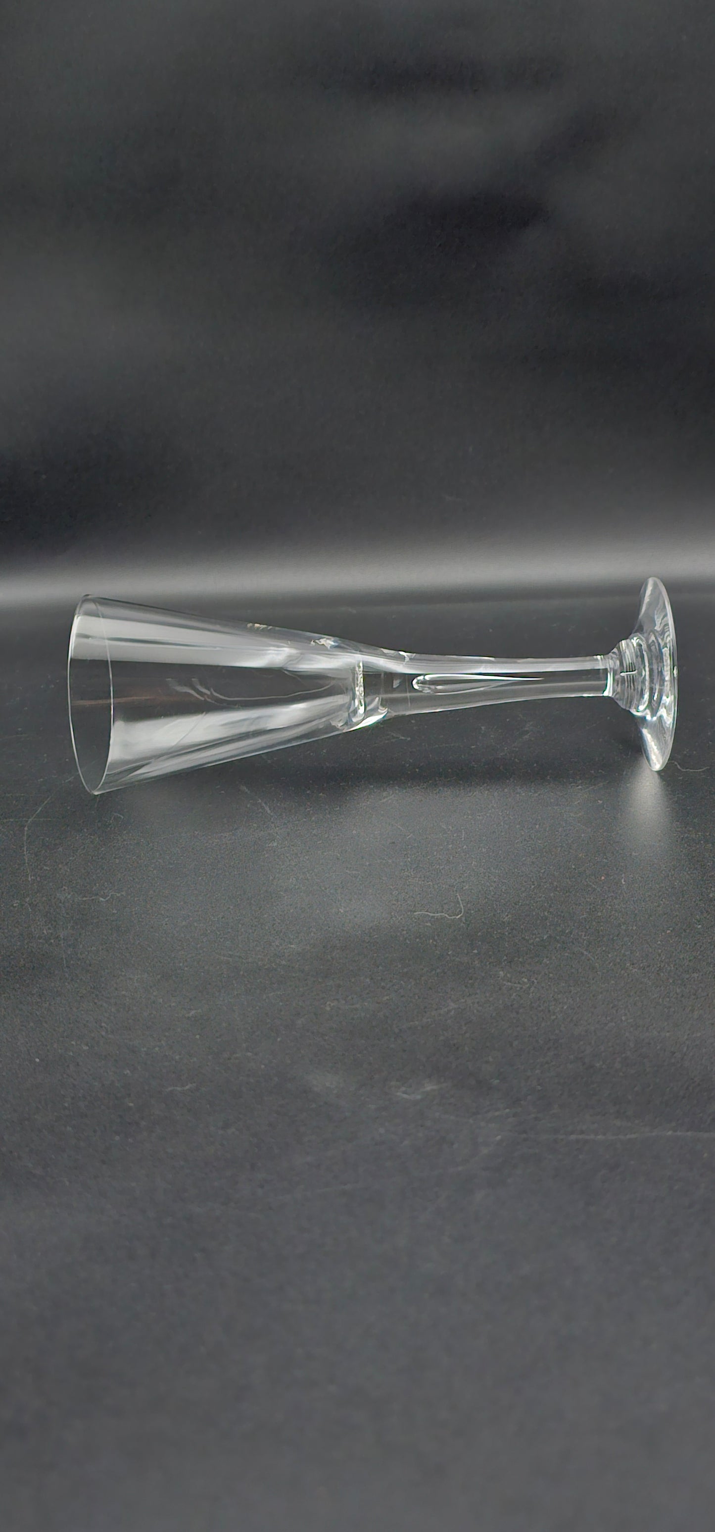 Set of 3 Dartington Sharon wine glasses. 250ml 21cm tall designed by Frank Thrower