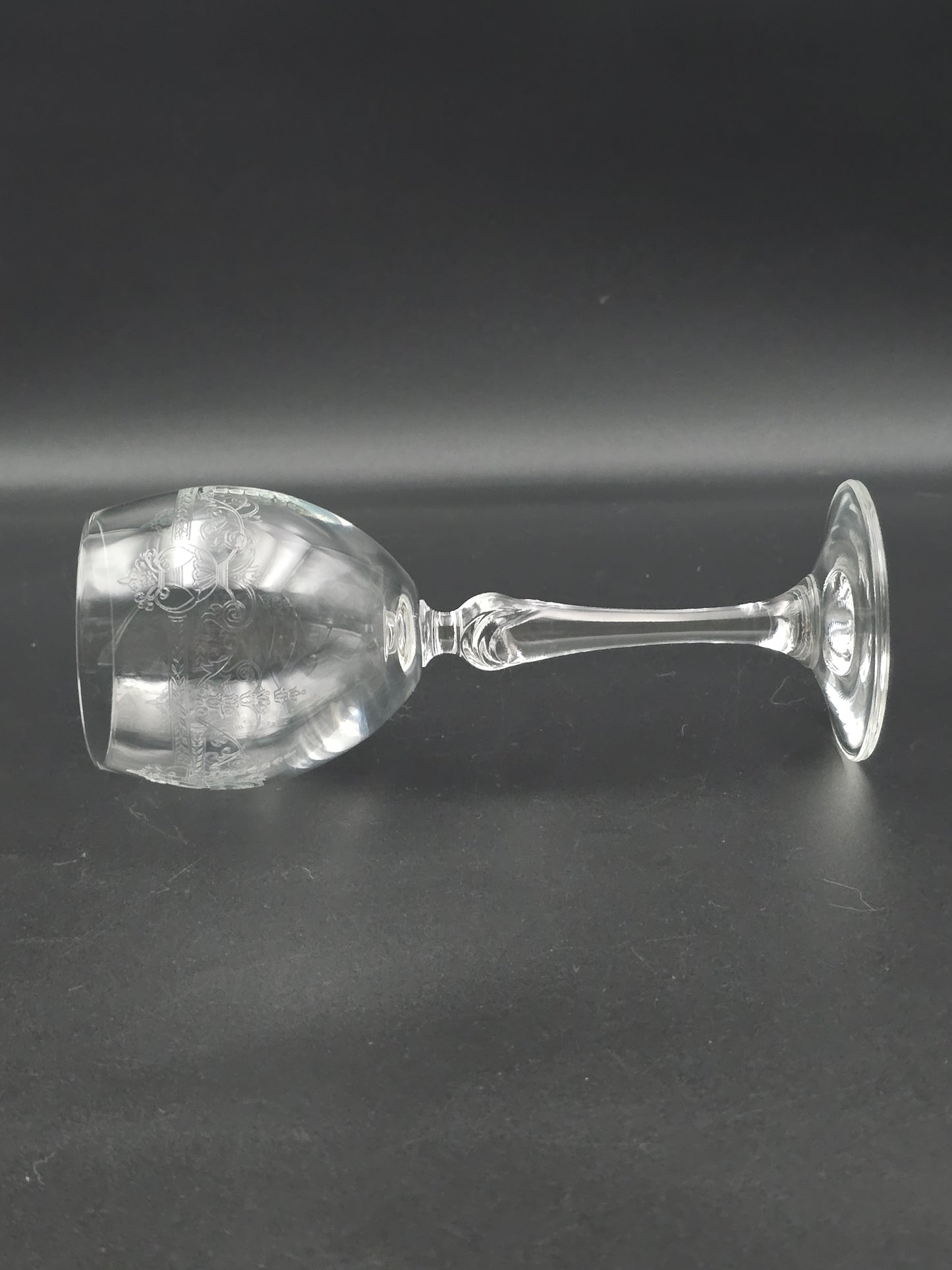 Set of 4 Vintage etched Durand Dampierre Crystal Wine Glasses. 200ml. 18.5cm tall