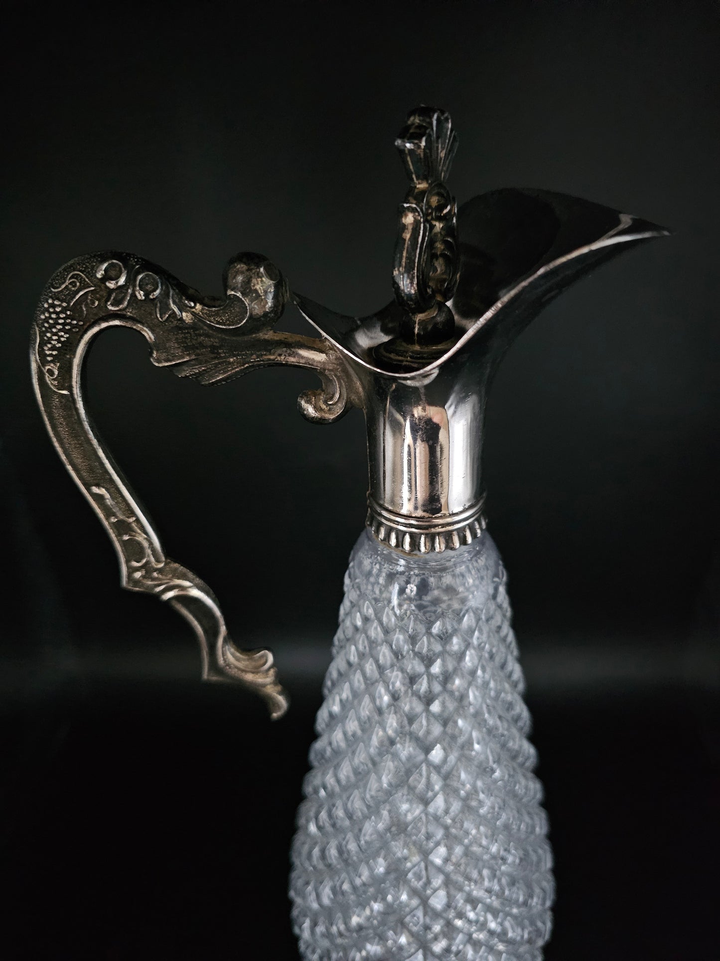 Beautiful Vintage Glass Wine Carafe Decanter.