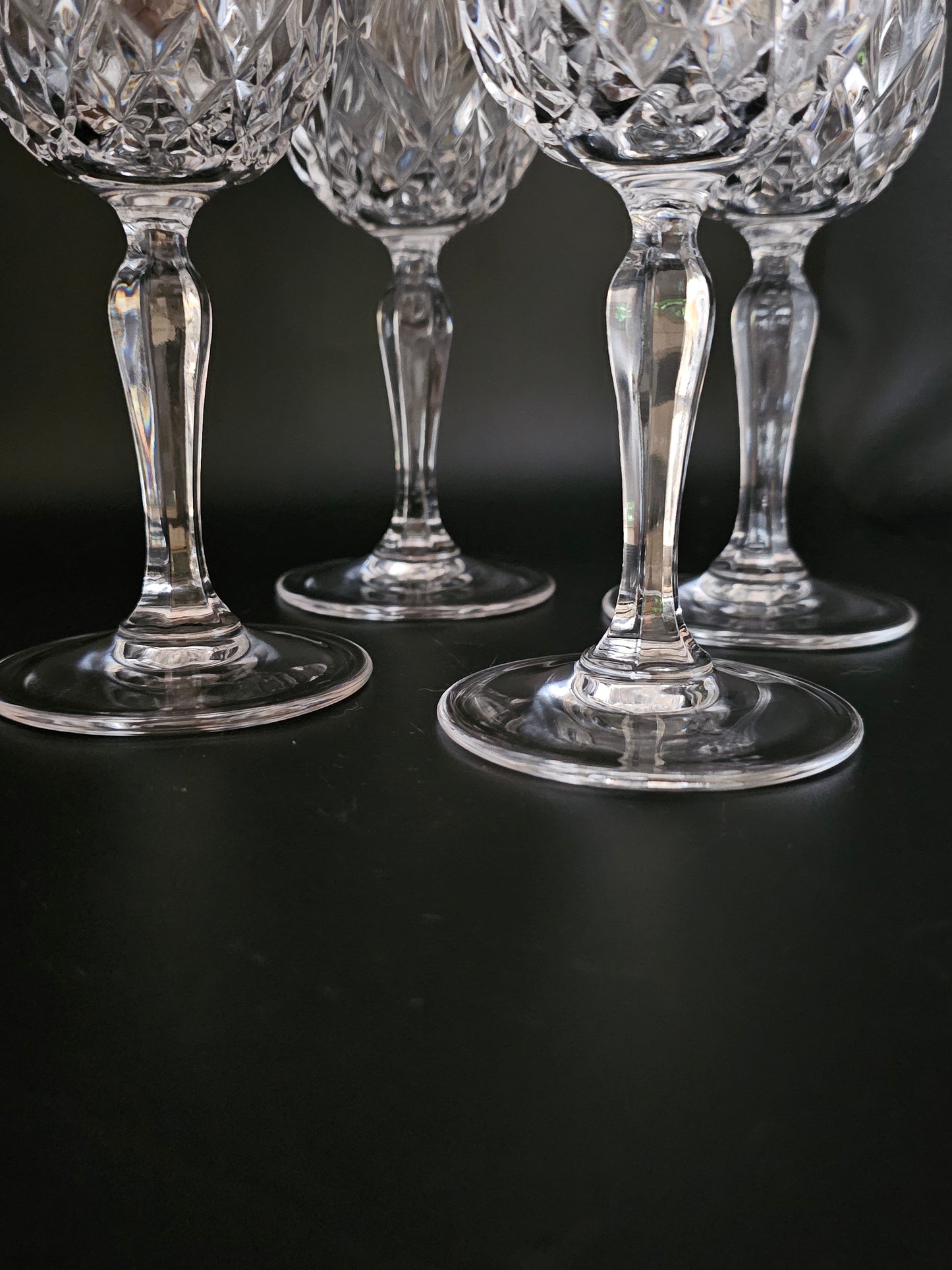 Set of 4 tall, Large Vintage Crystal Wine Glasses. 200ml. 19cm tall