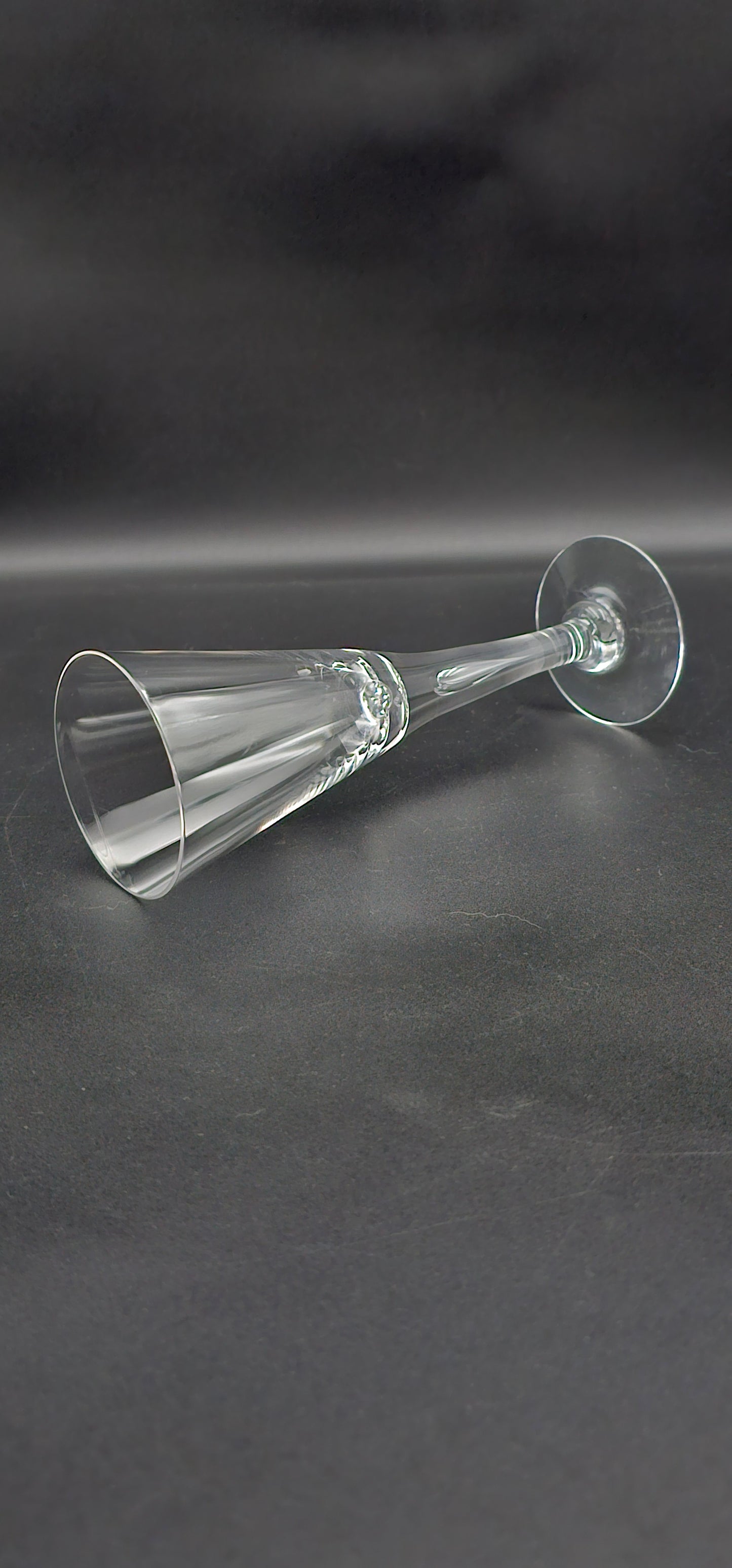 Set of 3 Dartington Sharon wine glasses. 250ml 21cm tall designed by Frank Thrower