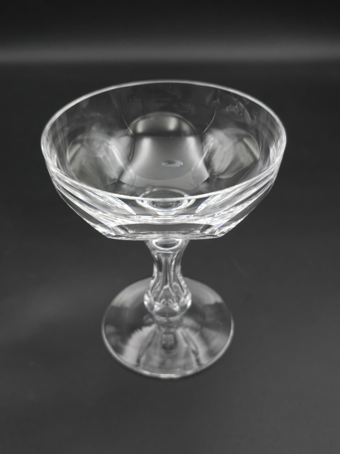Set of 8 Contemporary Crystal glass Champagne coupes 165ml