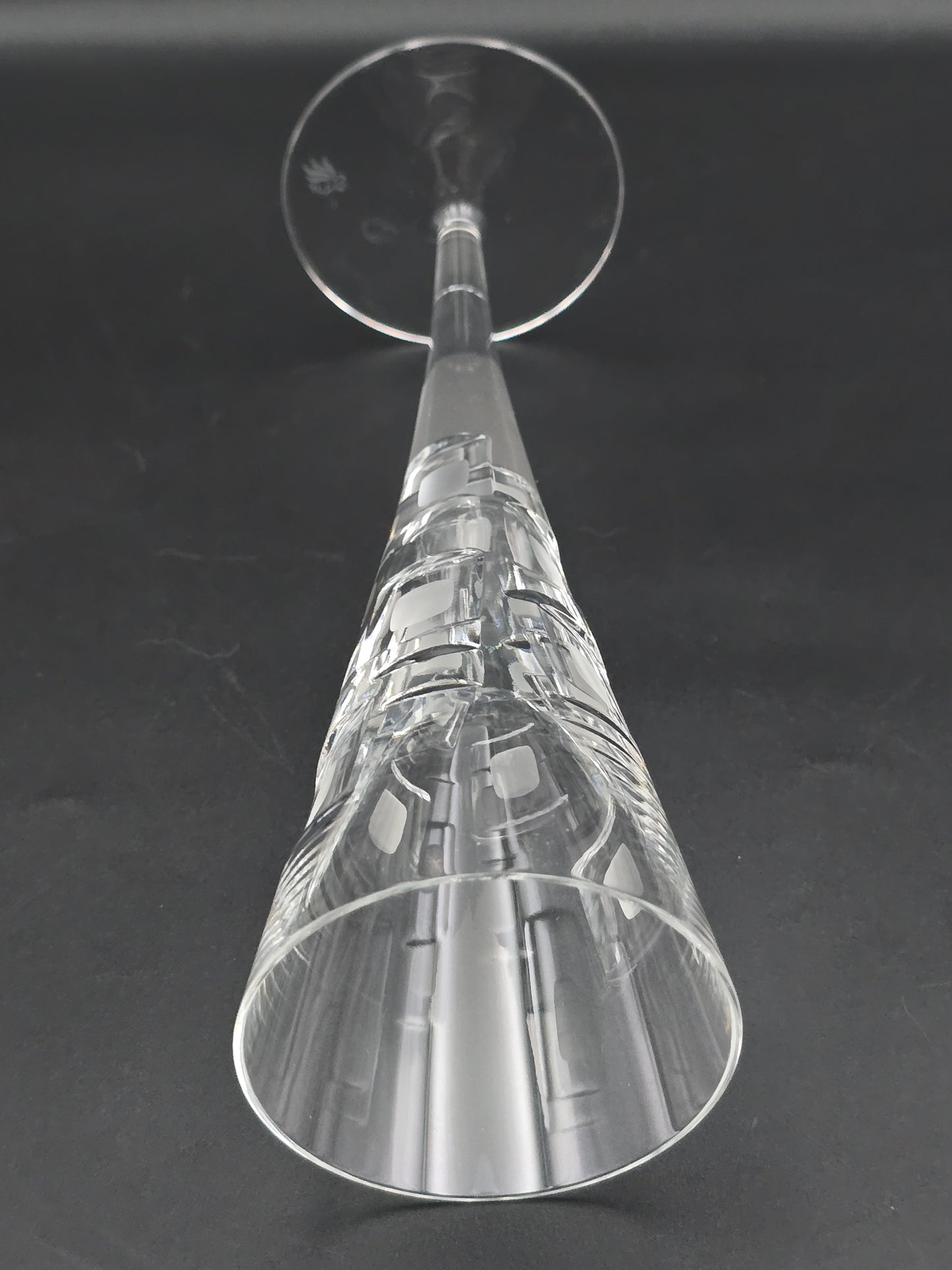 Set of 4 Royal Doulton Metro Pattern Crystal champagne flutes. 150ml 23cm tall