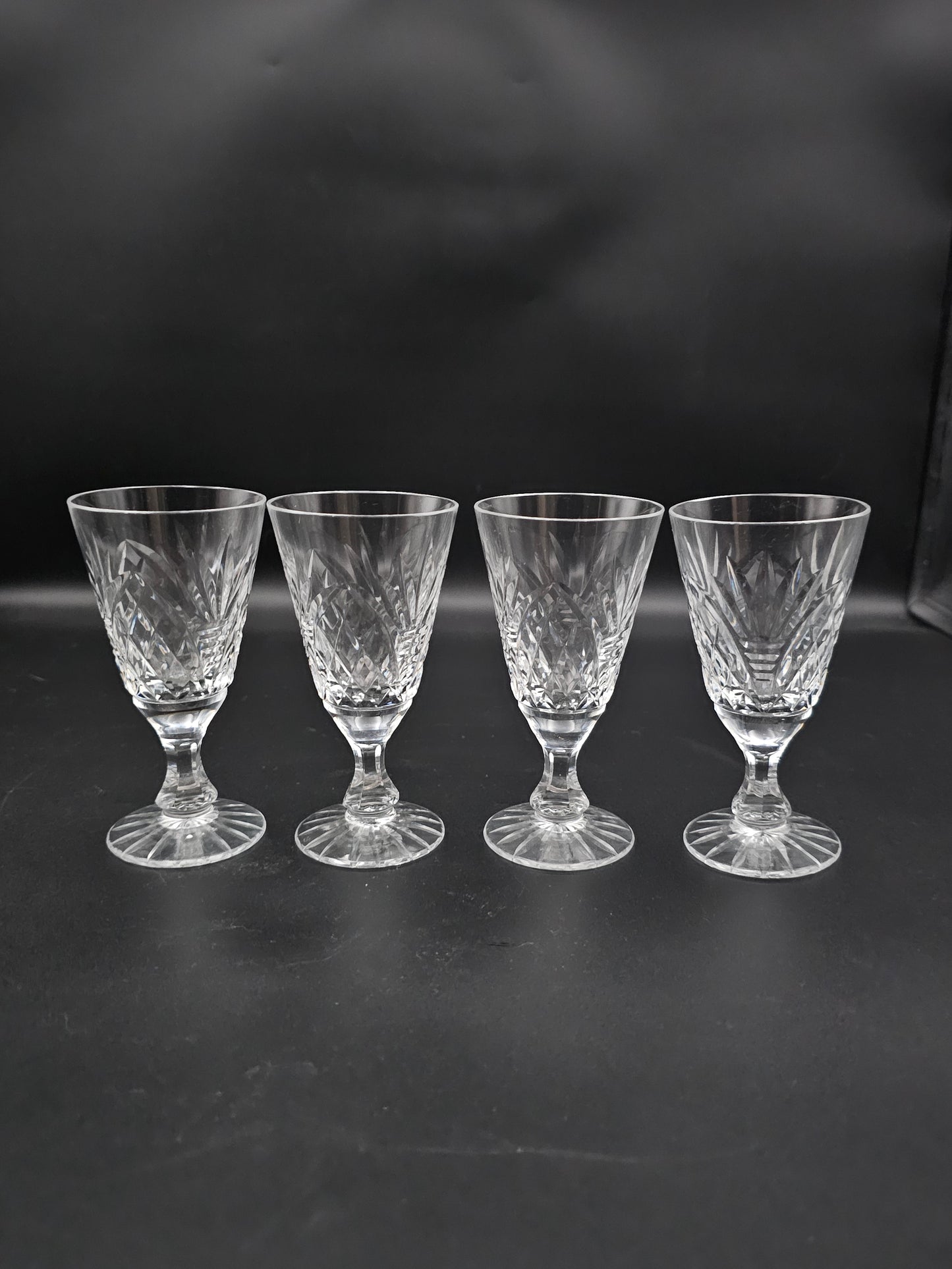 Stunning Set of 4 Crystal liqueur glasses 80ml