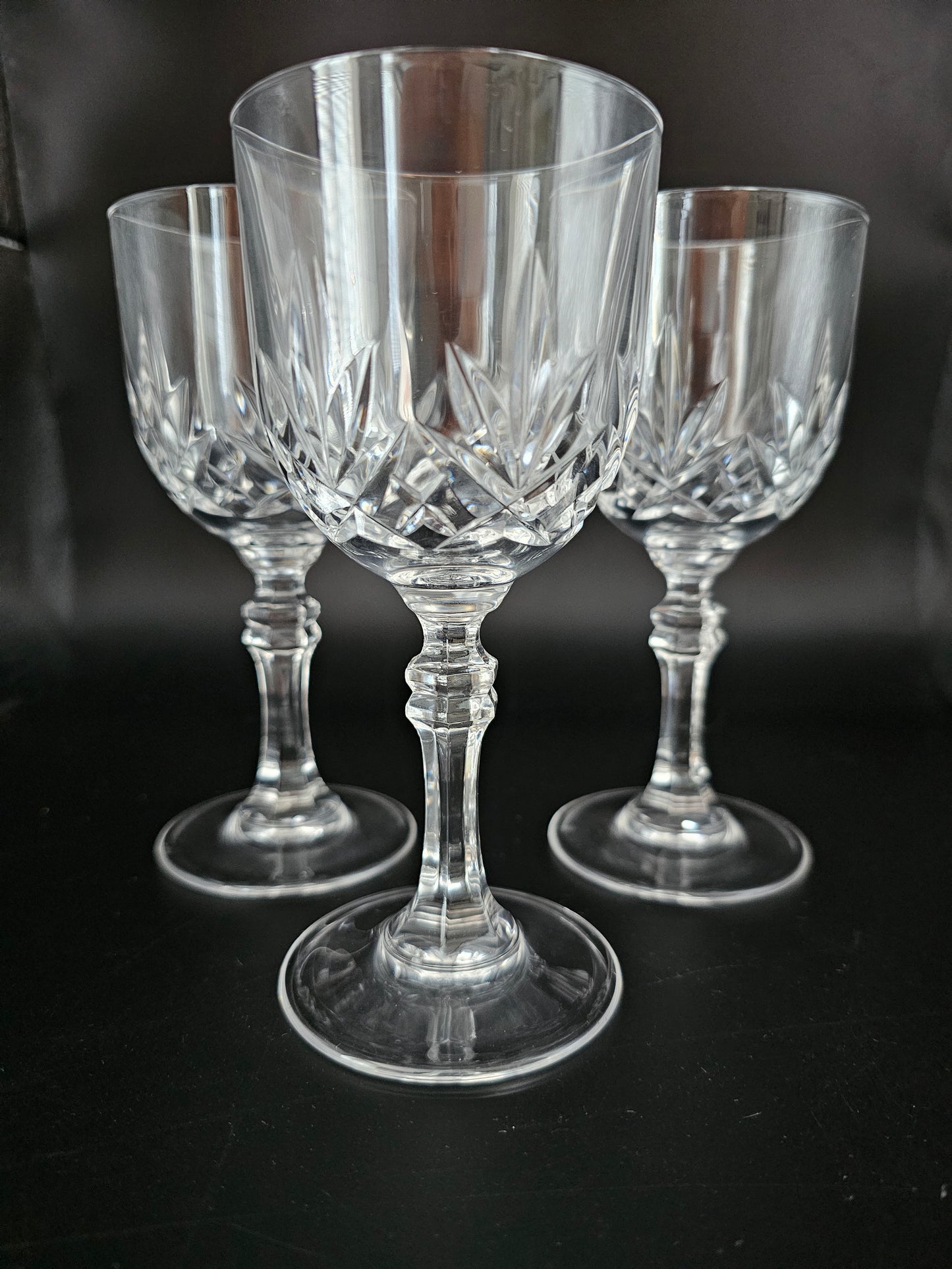 Elegant trio Crystal Wine Glasses 175ml