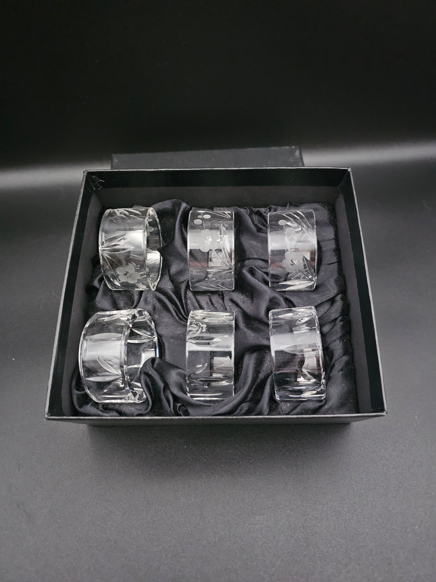 Royal Doulton Dorchester Napkin ring set boxed.5cm set of 6