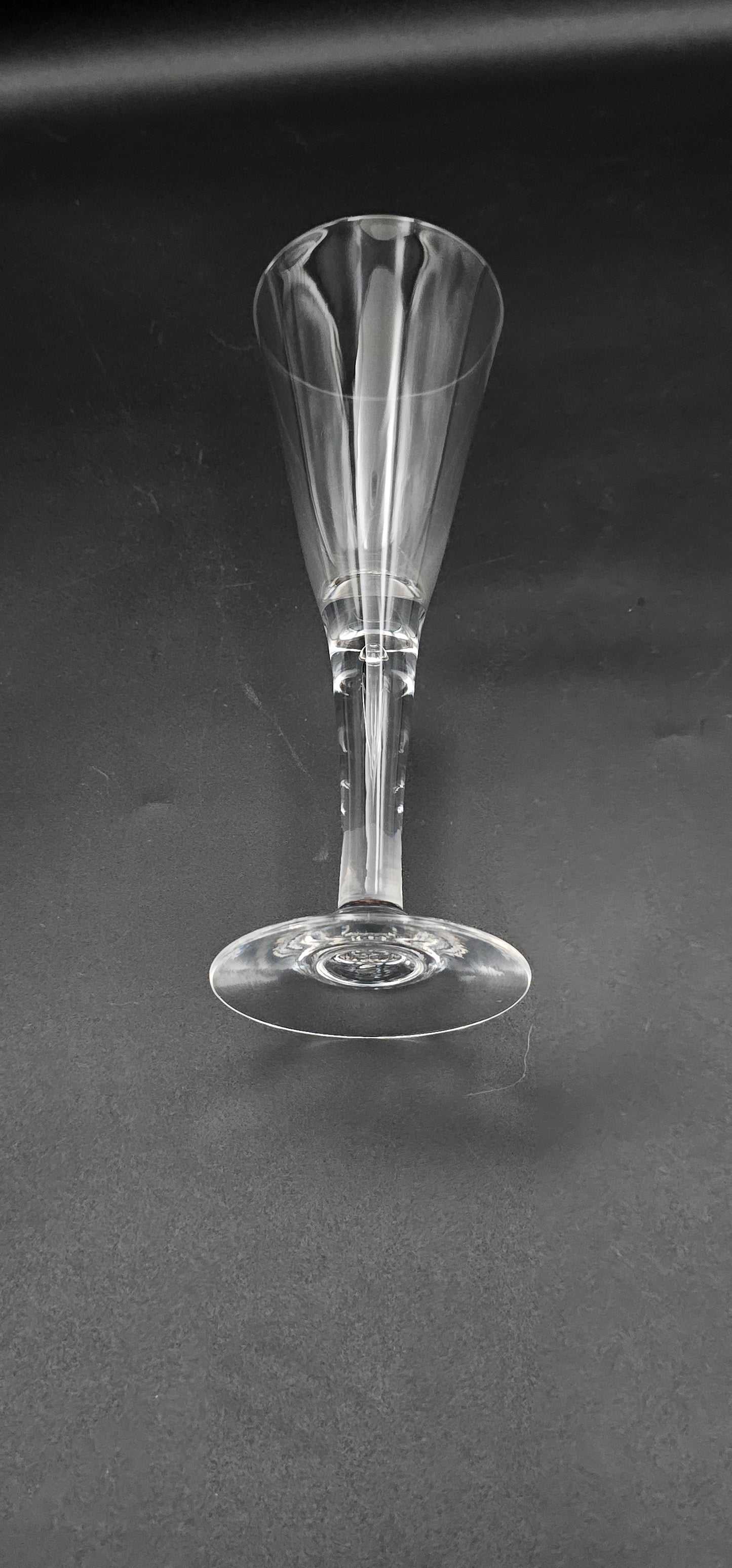 Set of 3 Dartington Sharon wine glasses. 250ml 21cm tall designed by Frank Thrower