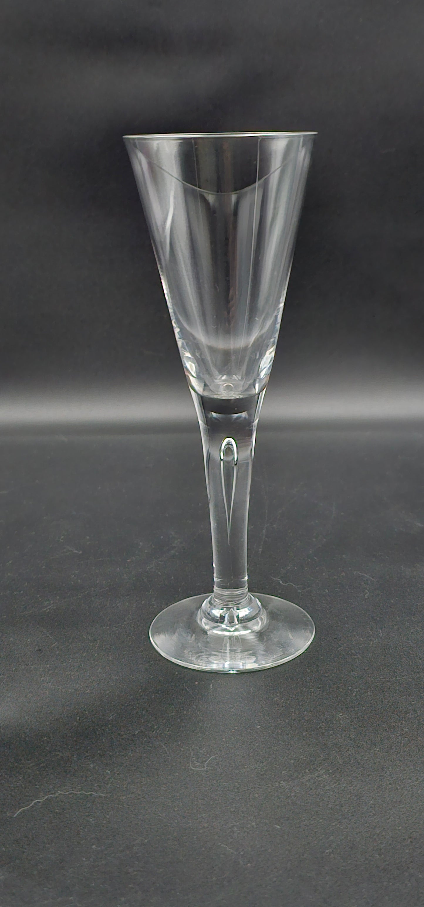 Set of 3 Dartington Sharon wine glasses. 250ml 21cm tall designed by Frank Thrower