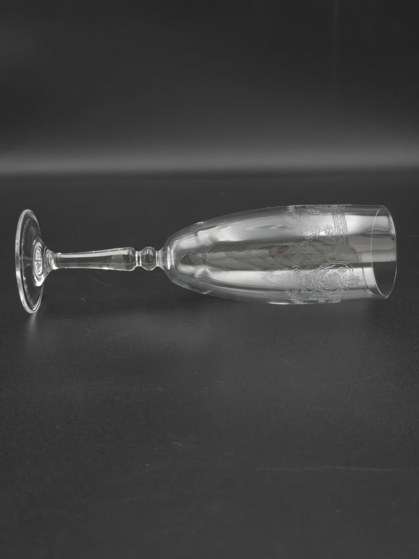 Beautiful Set of 4 Etched Crystal Champagne flutes 185ml