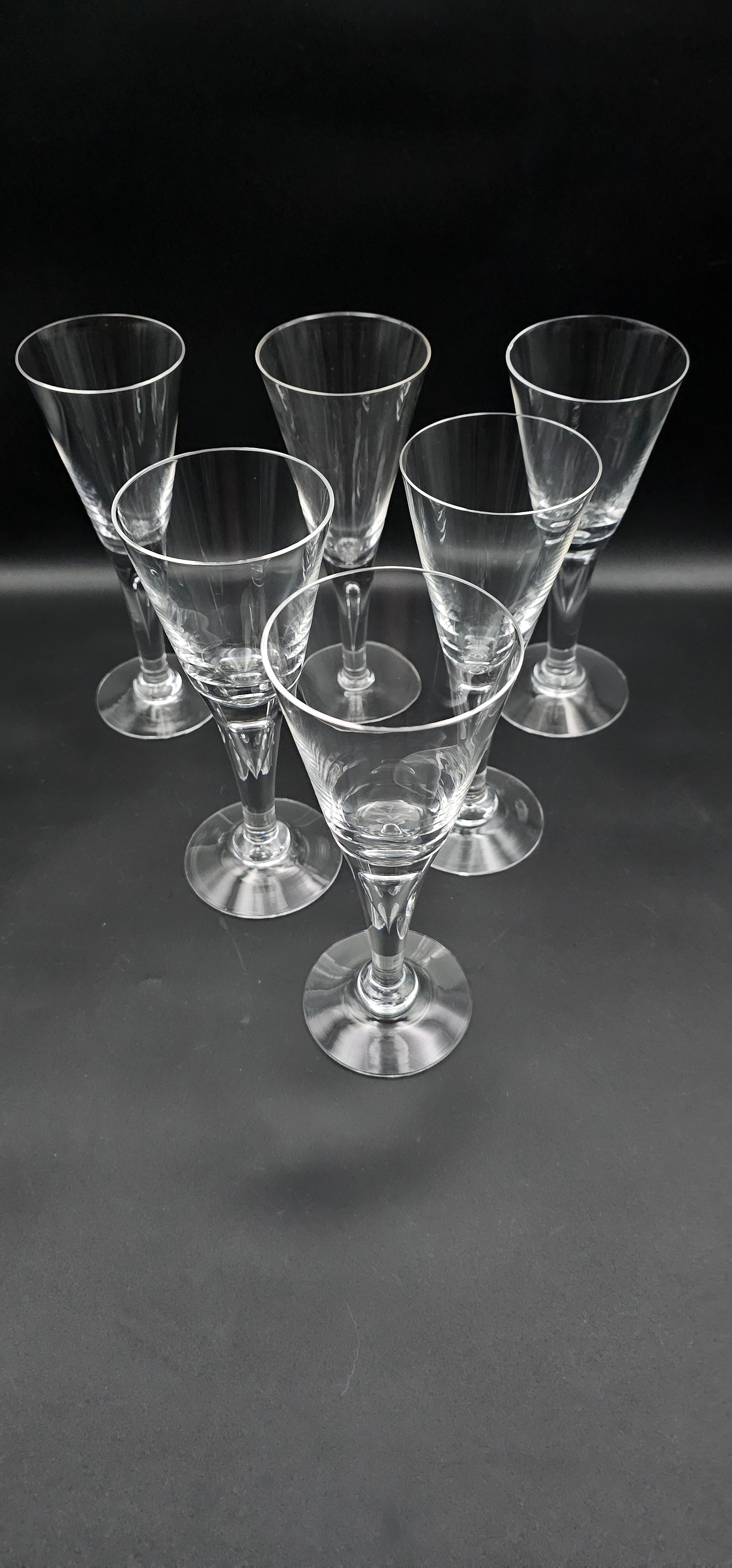 Set of 6 Dartington Sharon wine glasses. 175ml 19cm tall designed by Frank Thrower