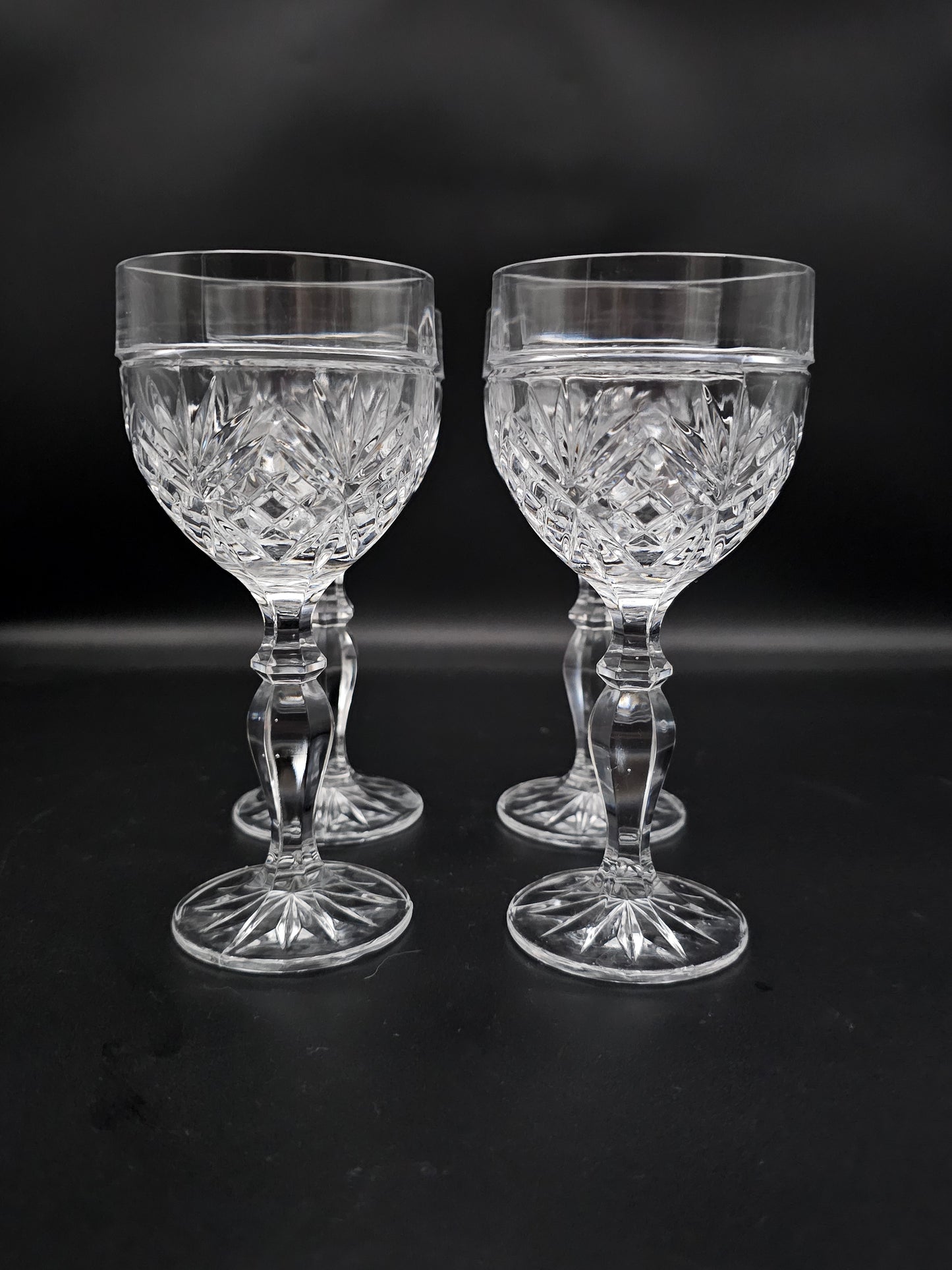 Beautiful vintage set of 4 Crystal wine glasses 175ml