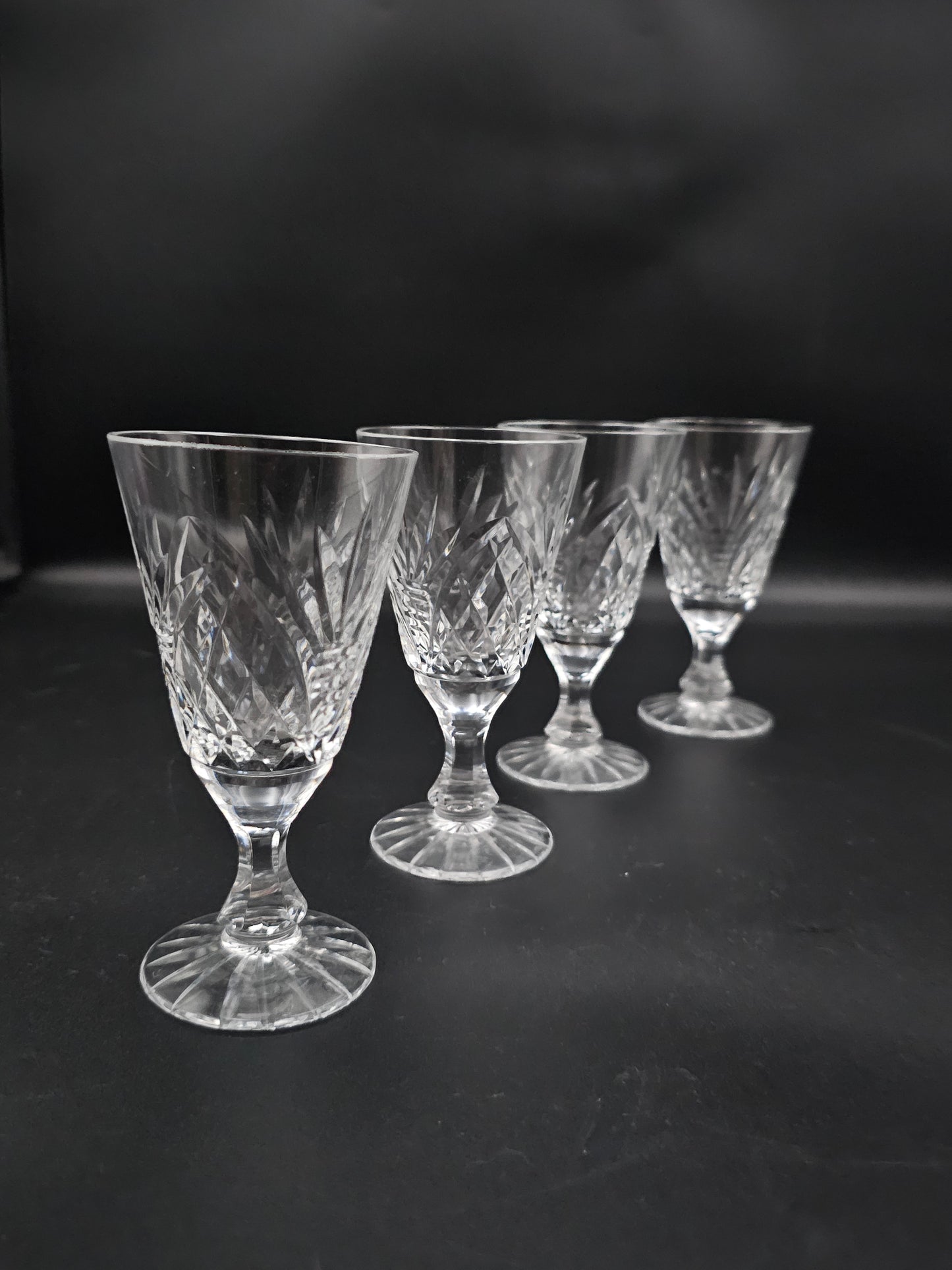 Stunning Set of 4 Crystal liqueur glasses 80ml