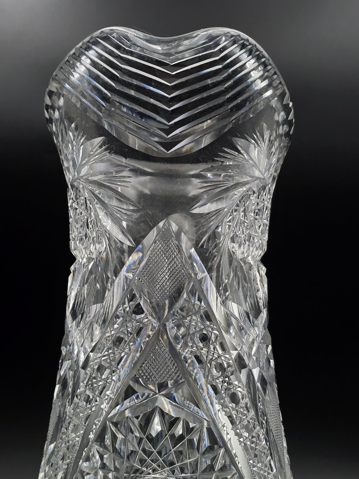 Antique Heavy Cut Crystal Jug – Pinwheel Pattern, Thick Handle & Star-Cut Base, 3.4kg, 1.7L – Ideal for Pimms / Water or Lemonade.