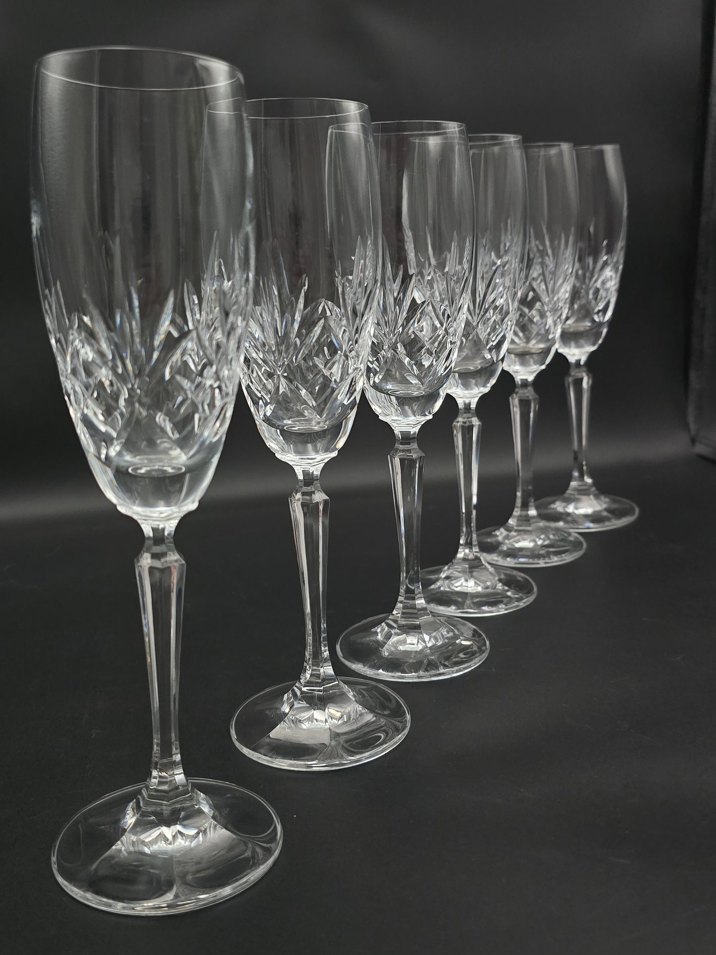 Set of 6 Tall Crystal Champagne Flutes. 23cm tall. 200ml