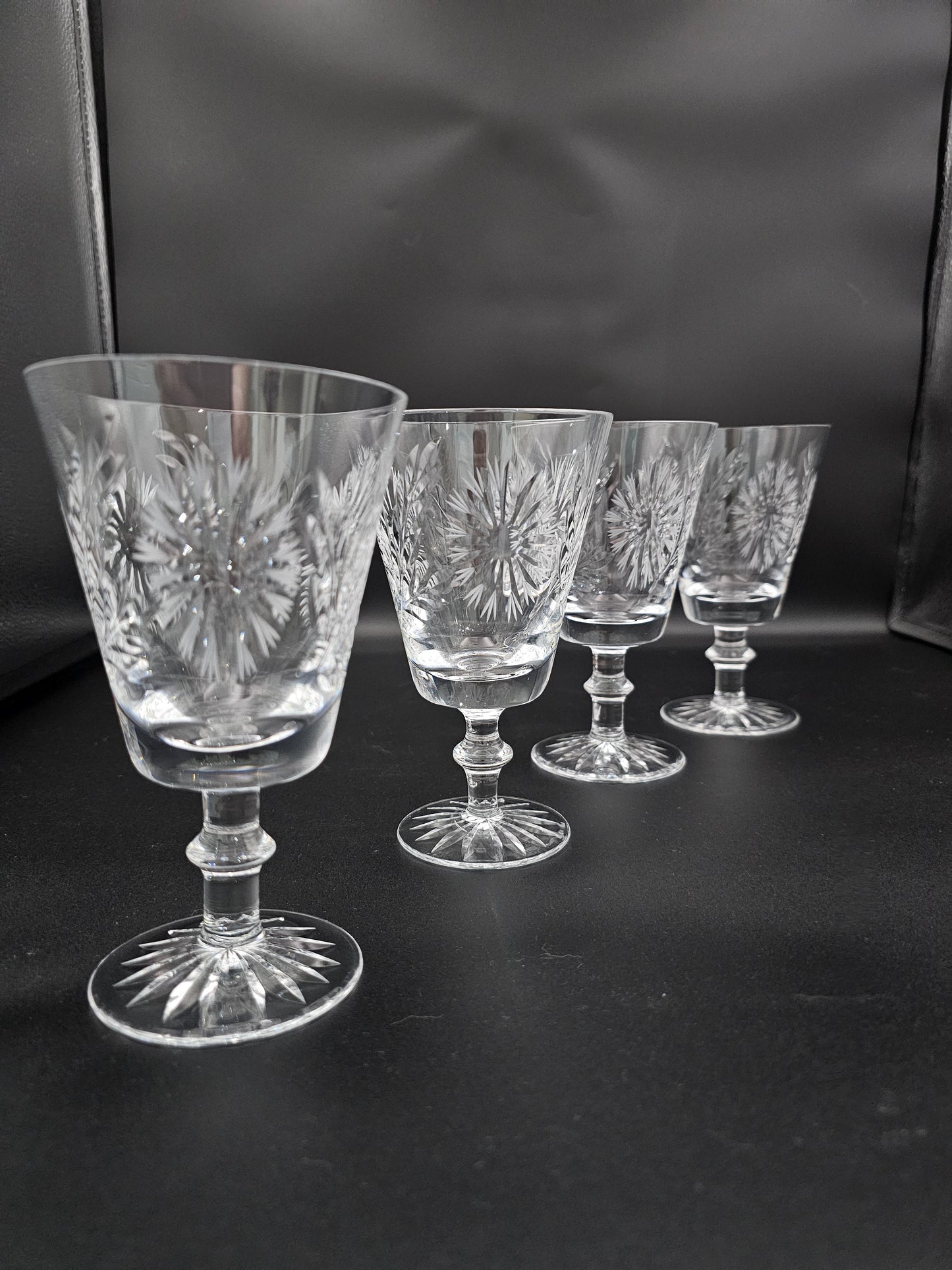 Beautiful set of 4 Water Goblets or Wine glasses 225ml 7.5oz