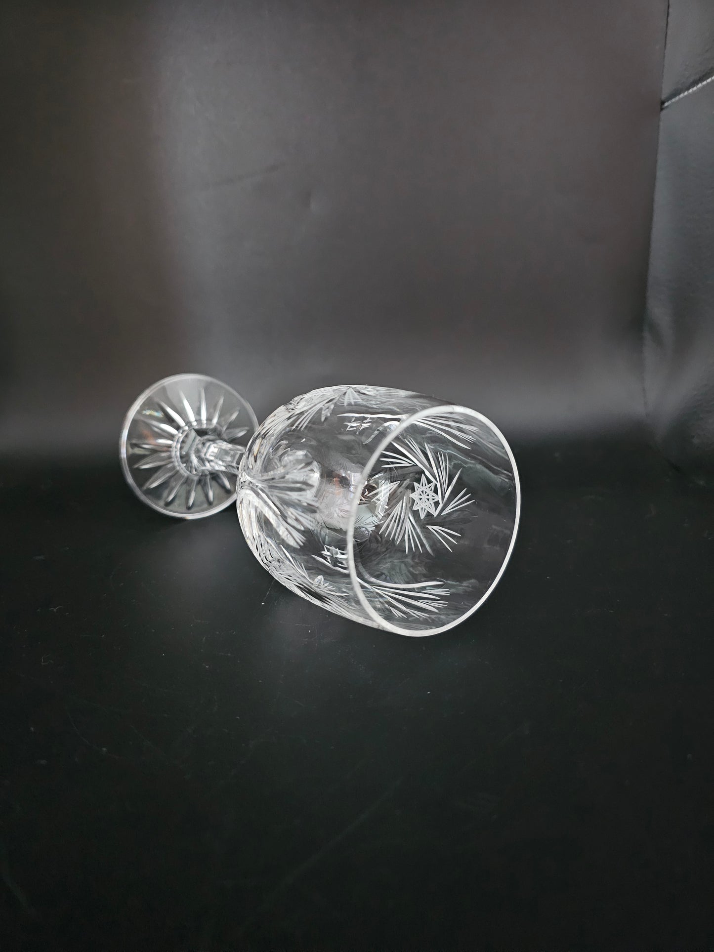 Set of 6 Large Crystal Wine Glasses. 225ml 16.5cm tall