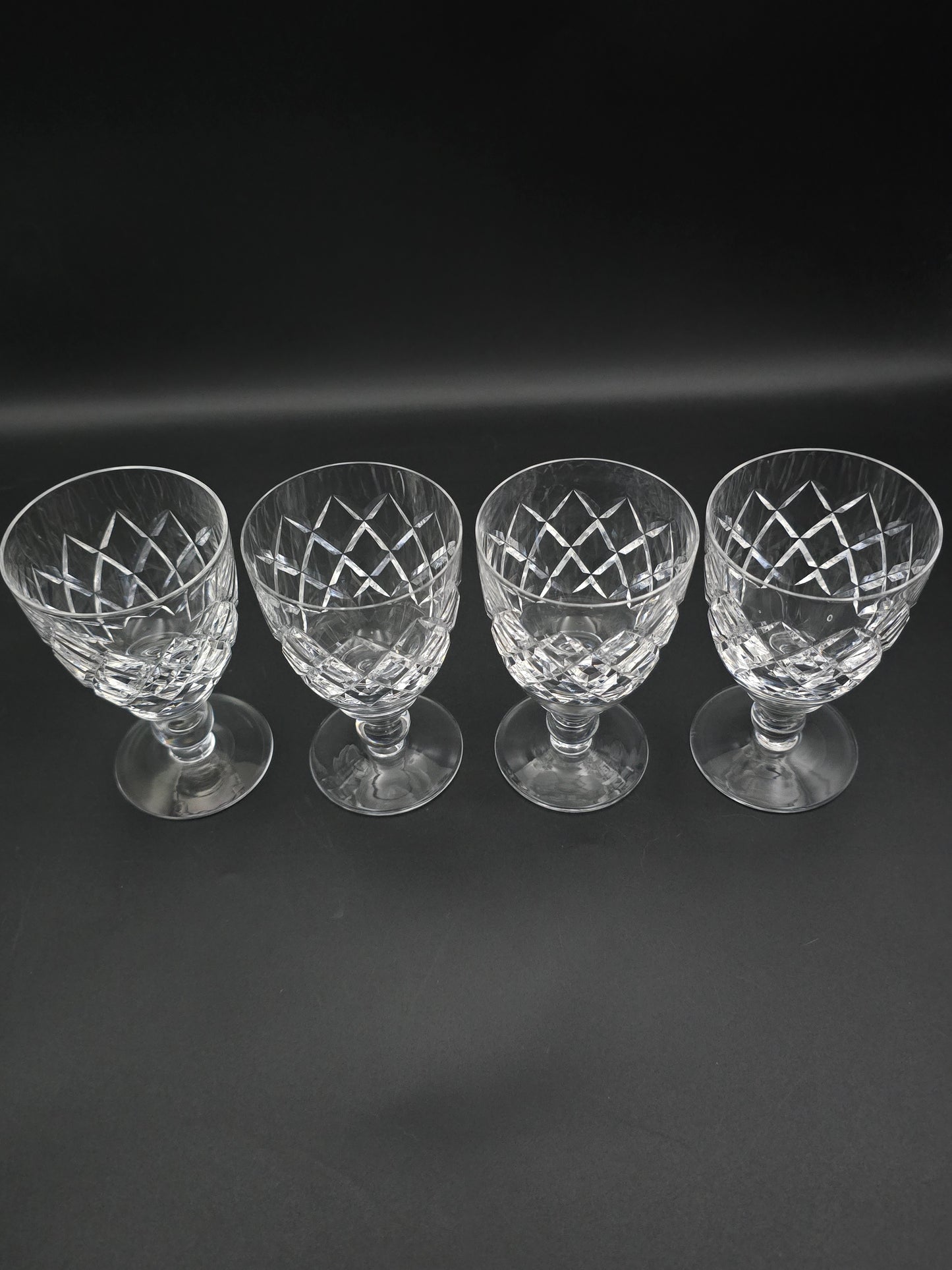 Set of 4 Crystal Glass goblets. 165ml. 12cm tall