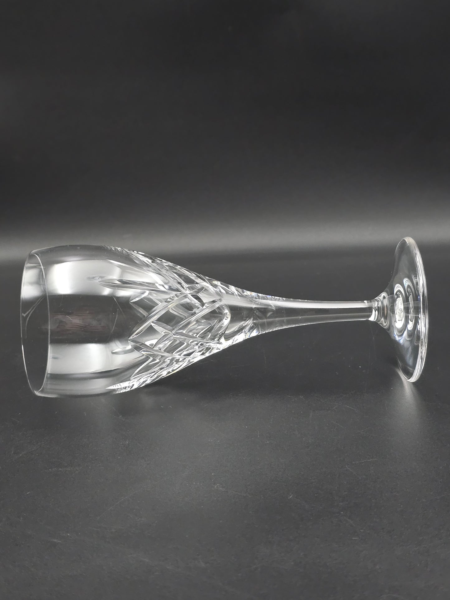 Set of 6 Edinburgh Crystal Broughton Pattern large wine glasses 260ml. 19cm tall.
