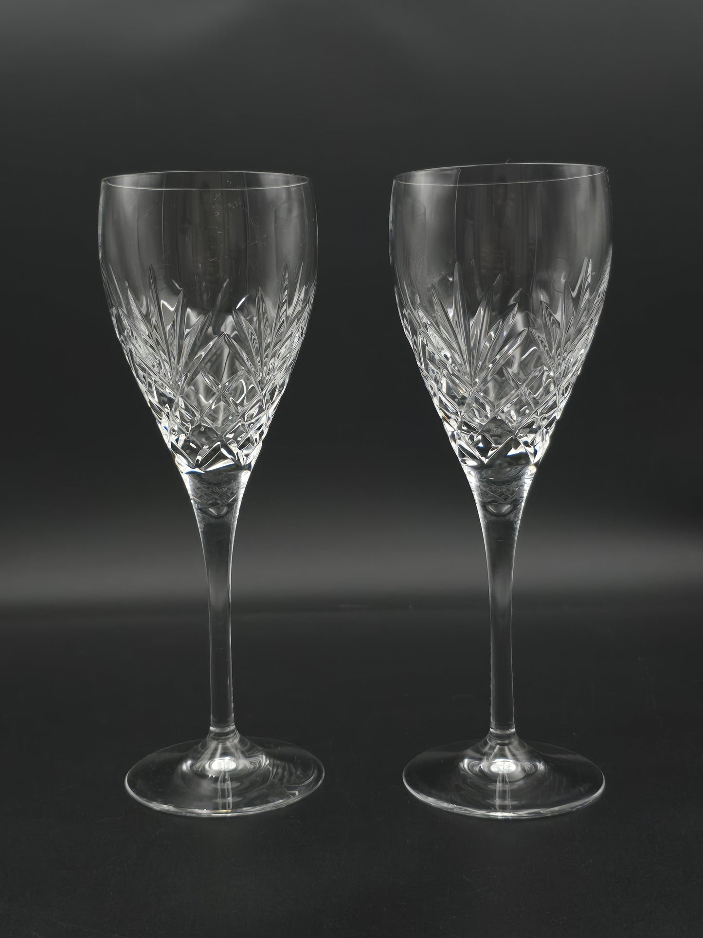 Pair of Vintage Etched Crystal Wine Glasses – Fern & Cross Pattern | 250ml | Slender Stem | 21.5cm Tall | Elegant & Unmarked