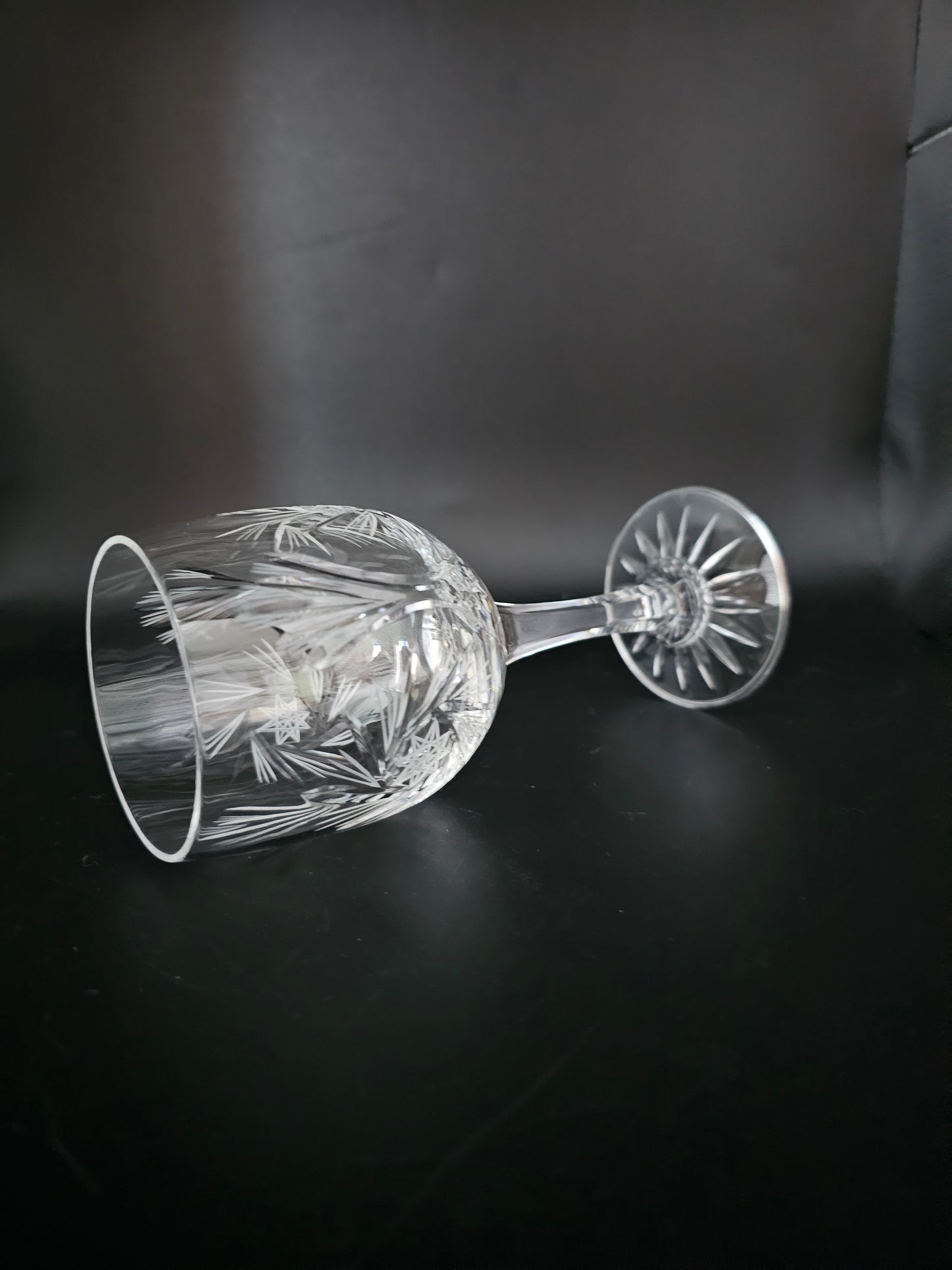 Set of 6 Large Crystal Wine Glasses. 225ml 16.5cm tall