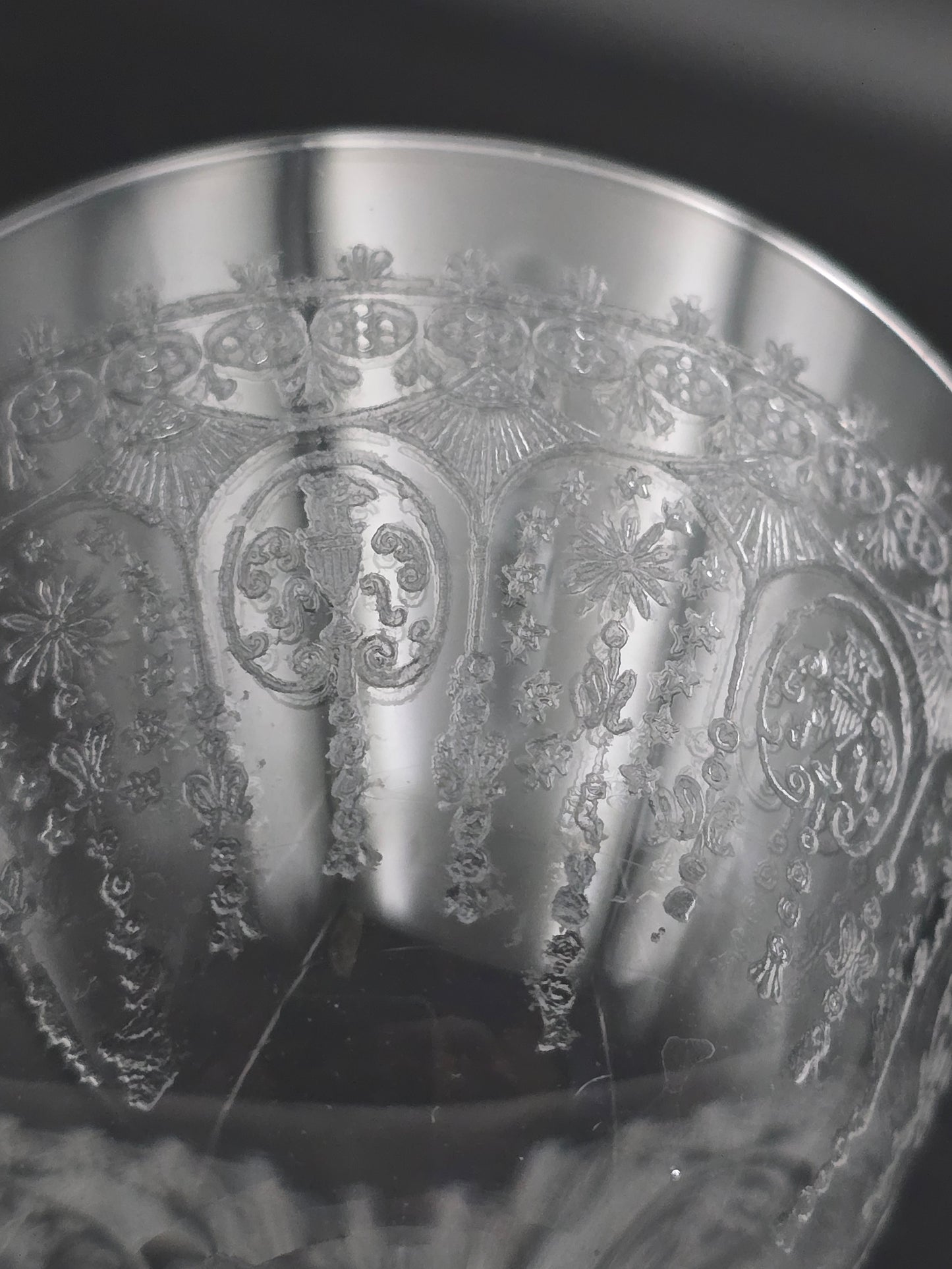 Set of 6 Beautifully etched crystal champagne coupes. 125ml. 11cm tall