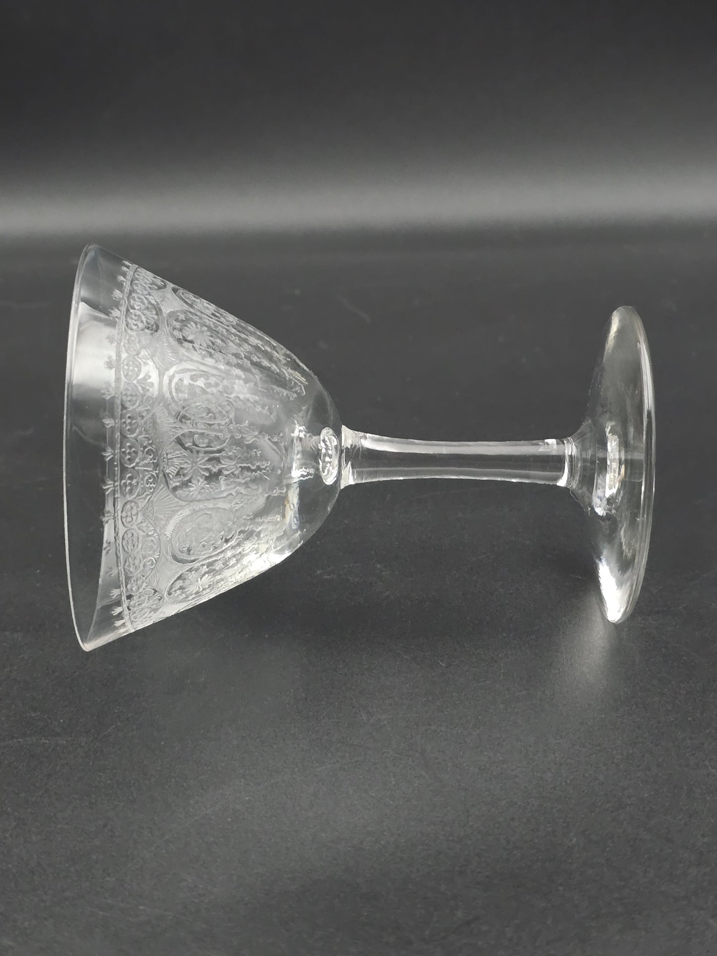 Set of 6 Beautifully etched crystal champagne coupes. 125ml. 11cm tall