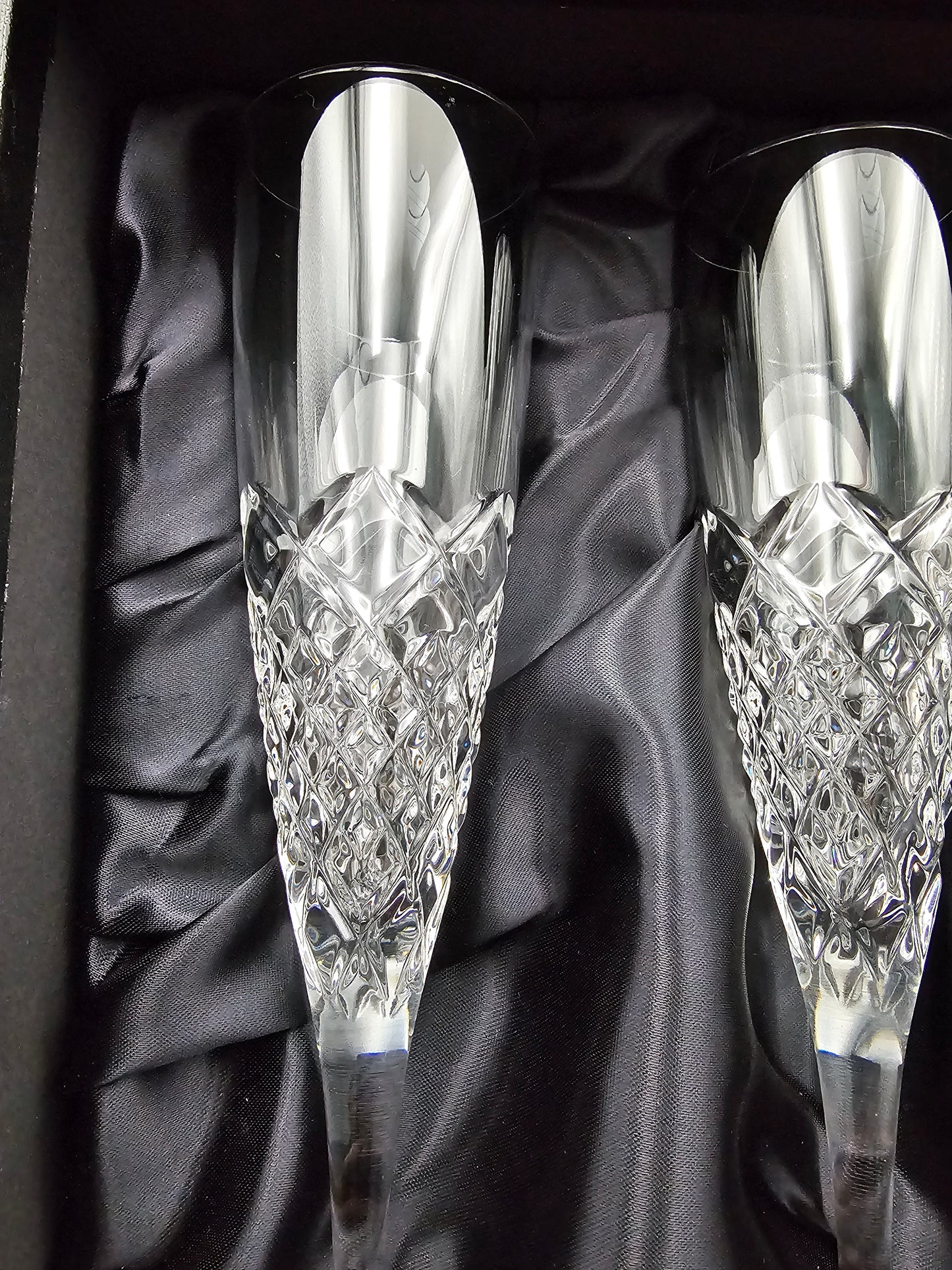 Royal Doulton Ciayle Pattern set of 4 Crystal Champagne Flutes. Boxed. 26cm Tall