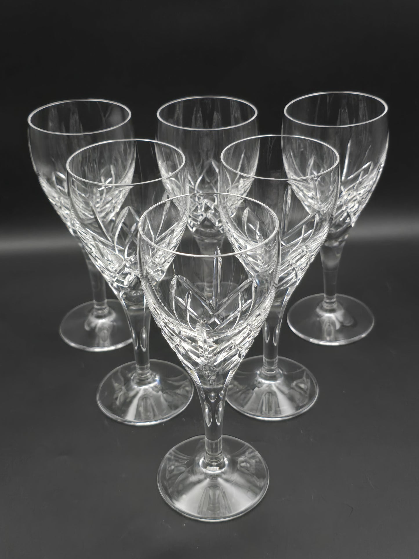 Set of 6 Edinburgh Crystal Broughton Pattern large wine glasses 260ml. 19cm tall.