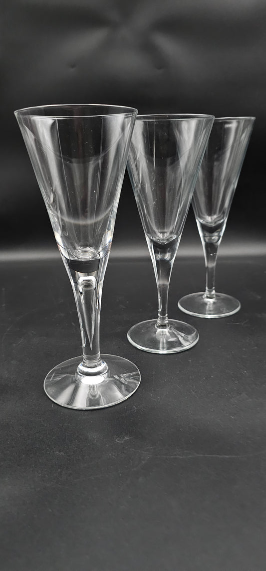 Set of 3 Dartington Sharon wine glasses. 250ml 21cm tall designed by Frank Thrower