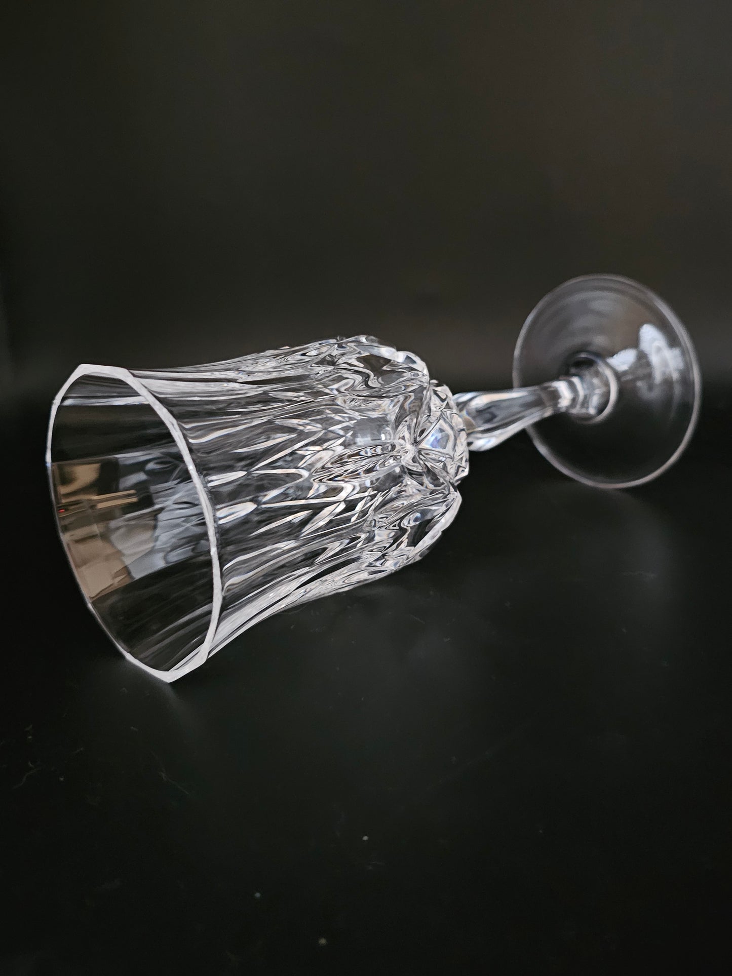 Set of 4 tall, Large Vintage Crystal Wine Glasses. 200ml. 19cm tall