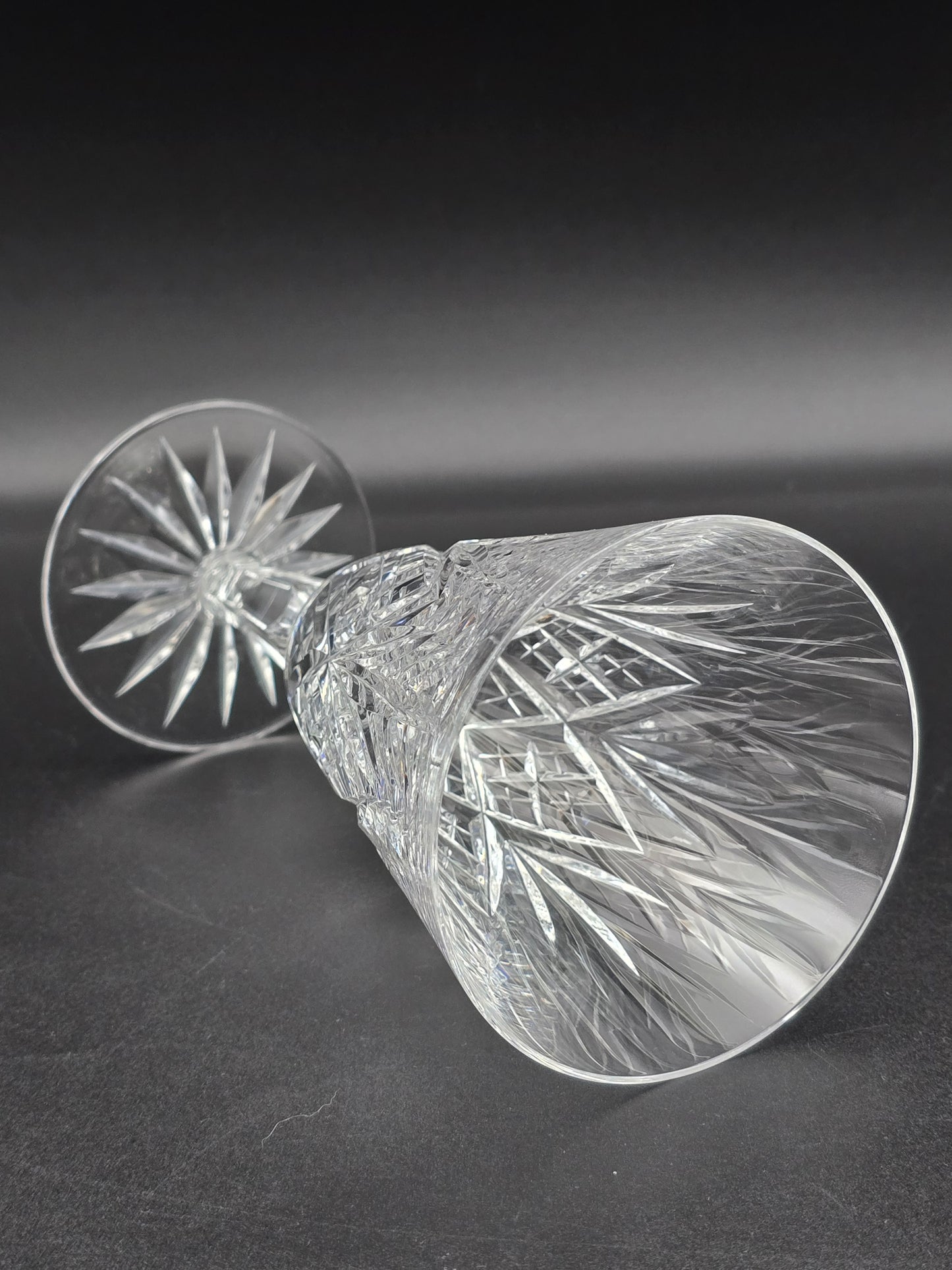 Beautiful vintage set of 6 British Crystal large Wine glasses. 275ml. 17cm tall.